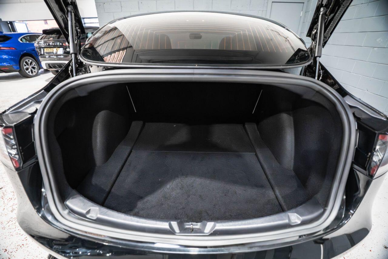 Tesla Model 3 view 34
