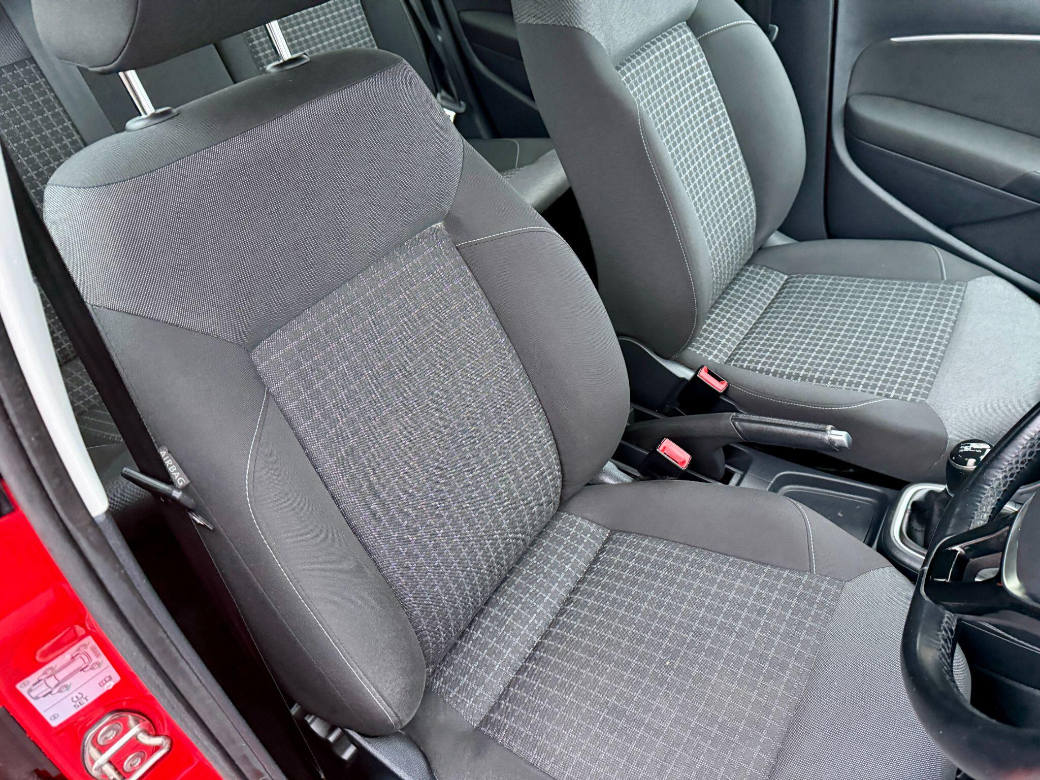 2015 Volkswagen Polo image 18