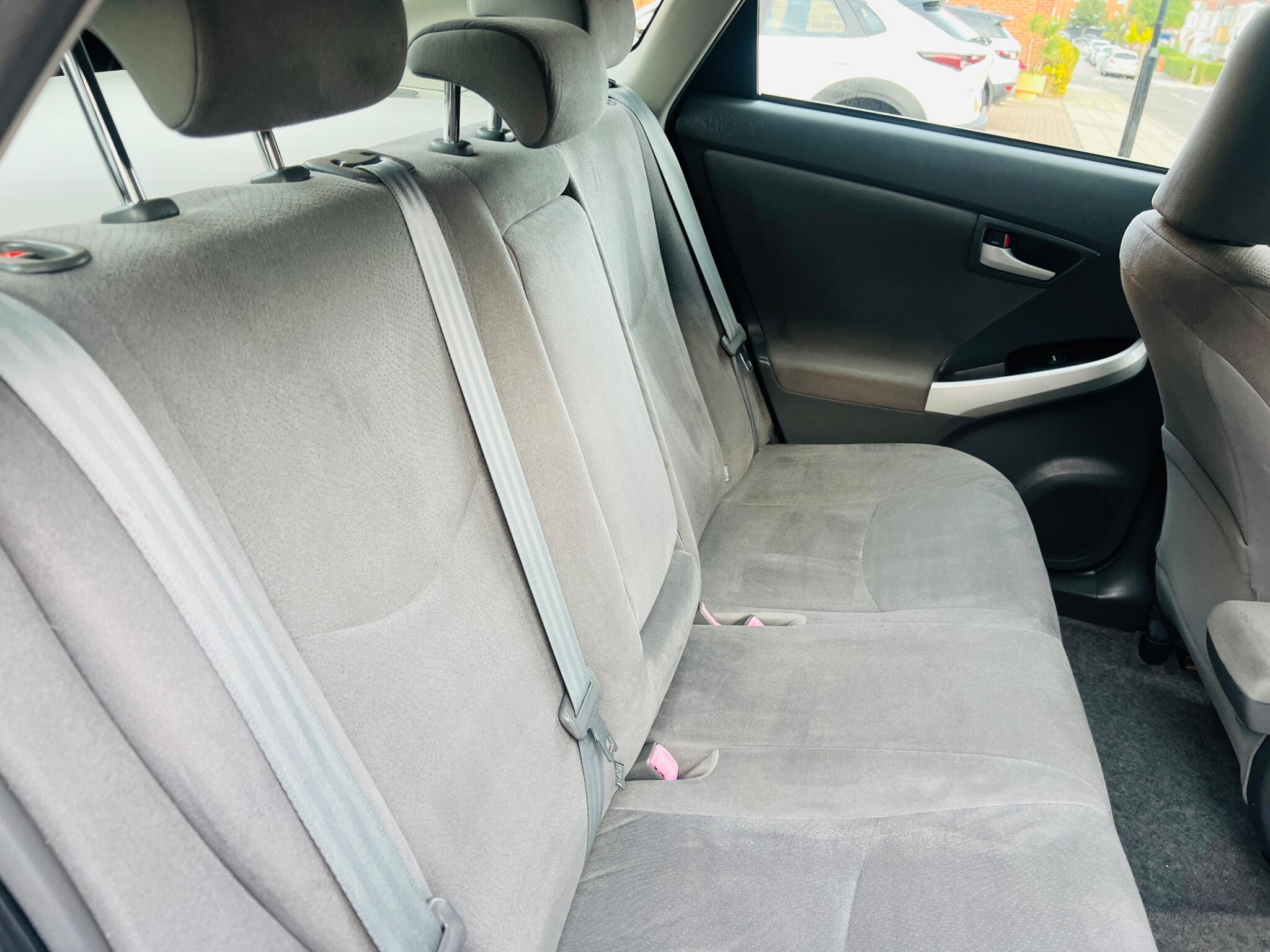 Toyota Prius view 35