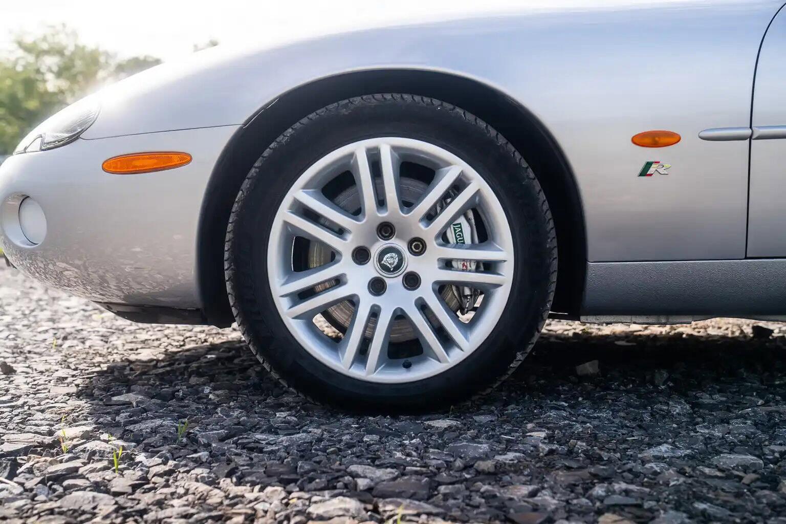 Jaguar XKR view 14