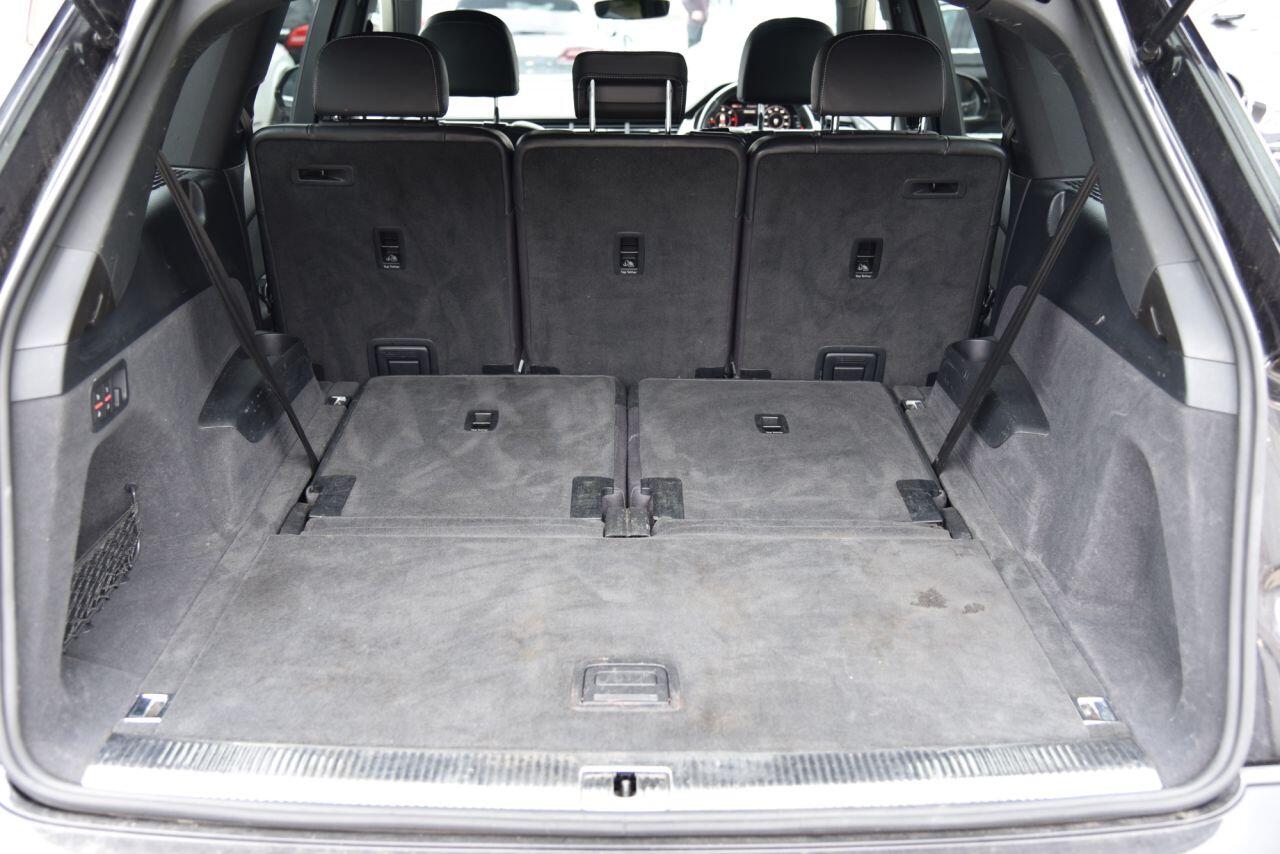 Audi Q7 view 29