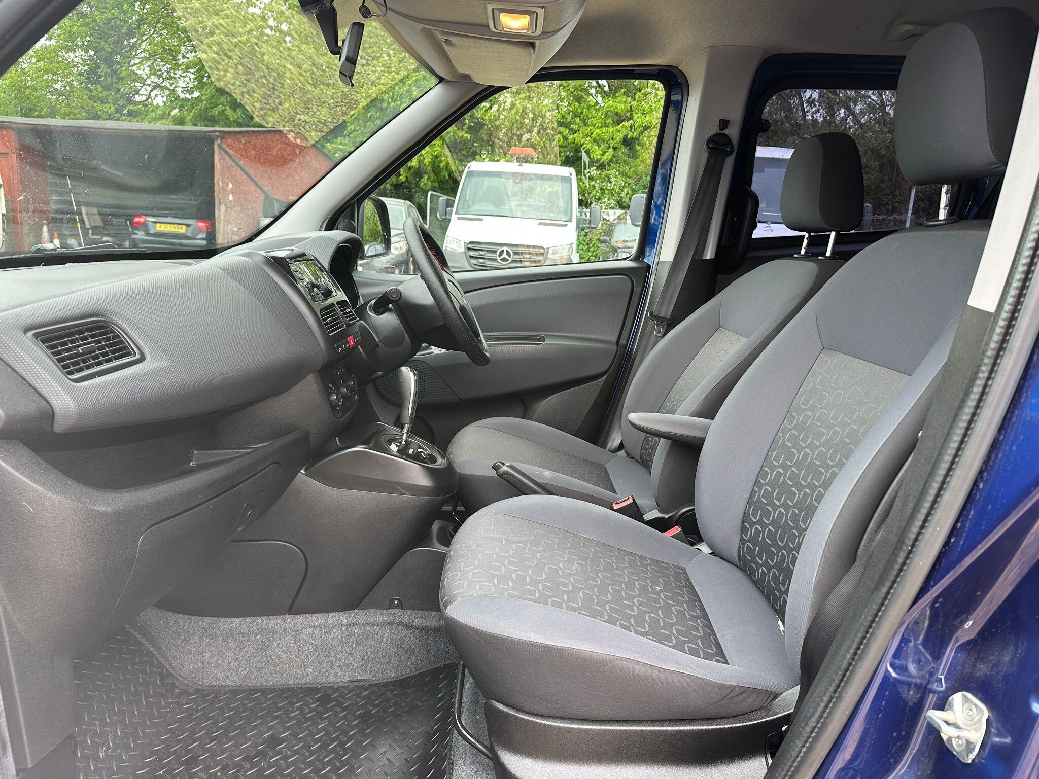 Fiat Doblo view 8