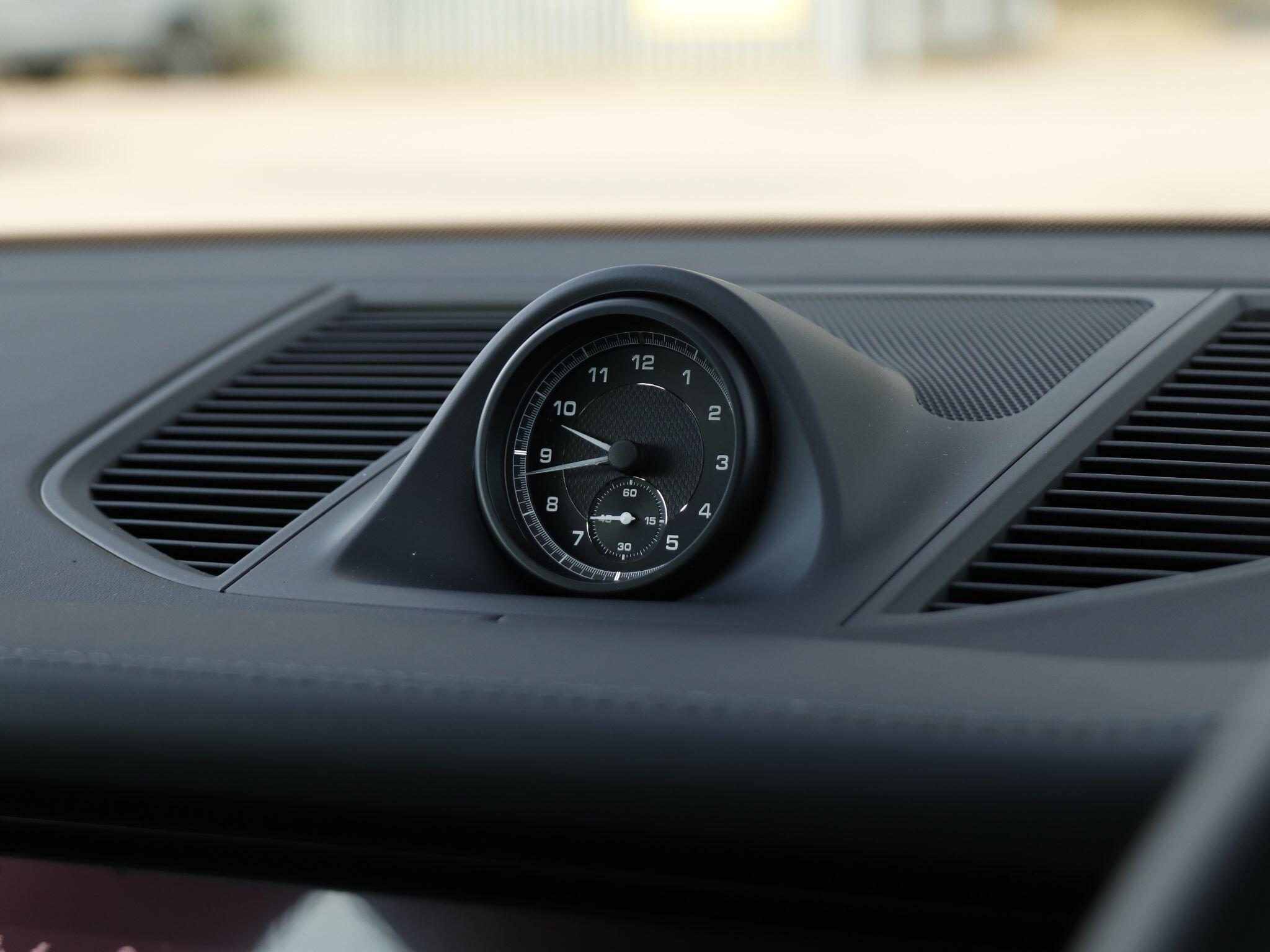 Porsche Macan view 14