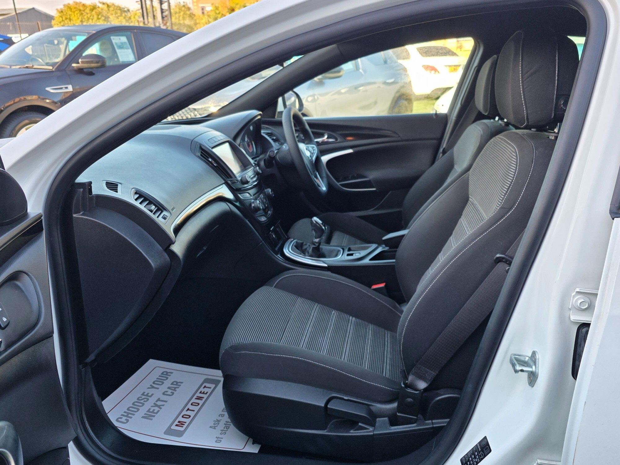 Vauxhall Insignia view 12