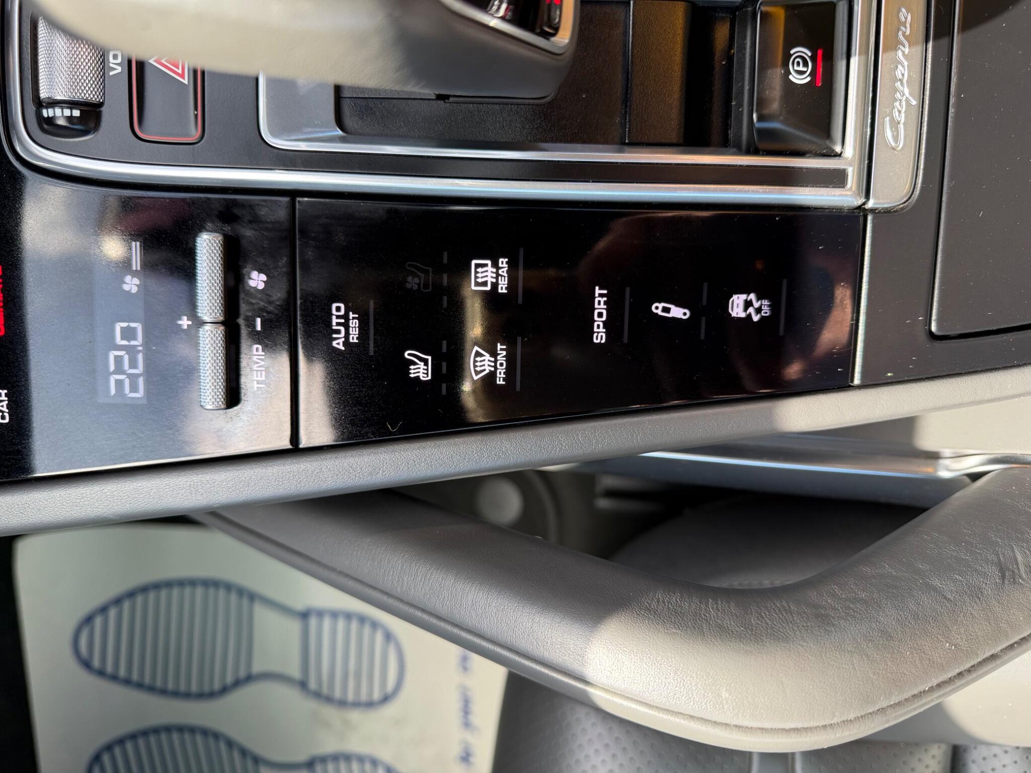 Porsche Cayenne view 43