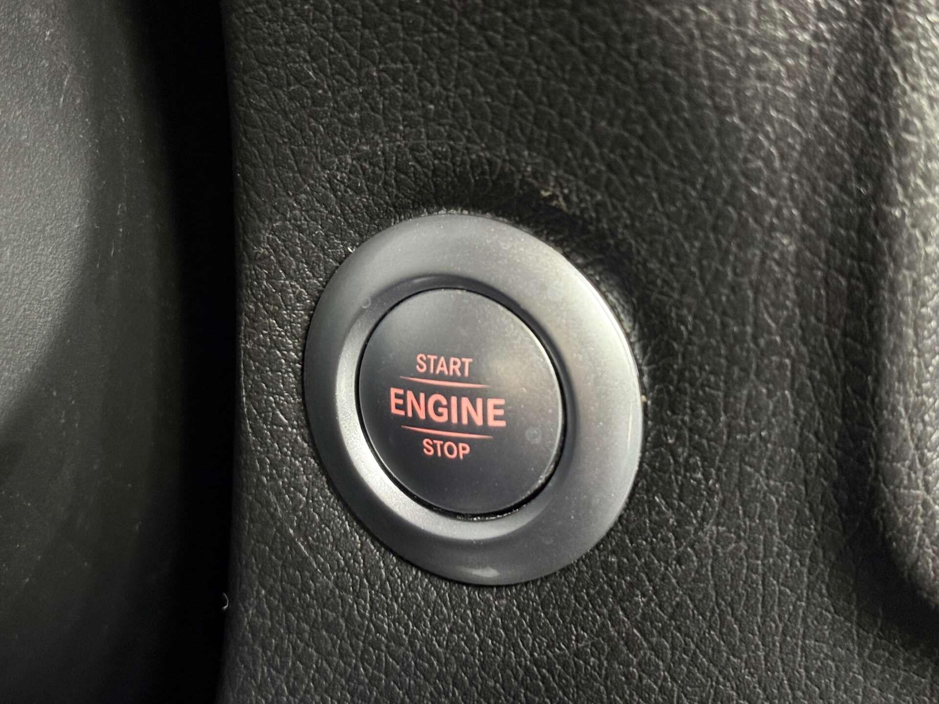 Mercedes-Benz X Class view 36