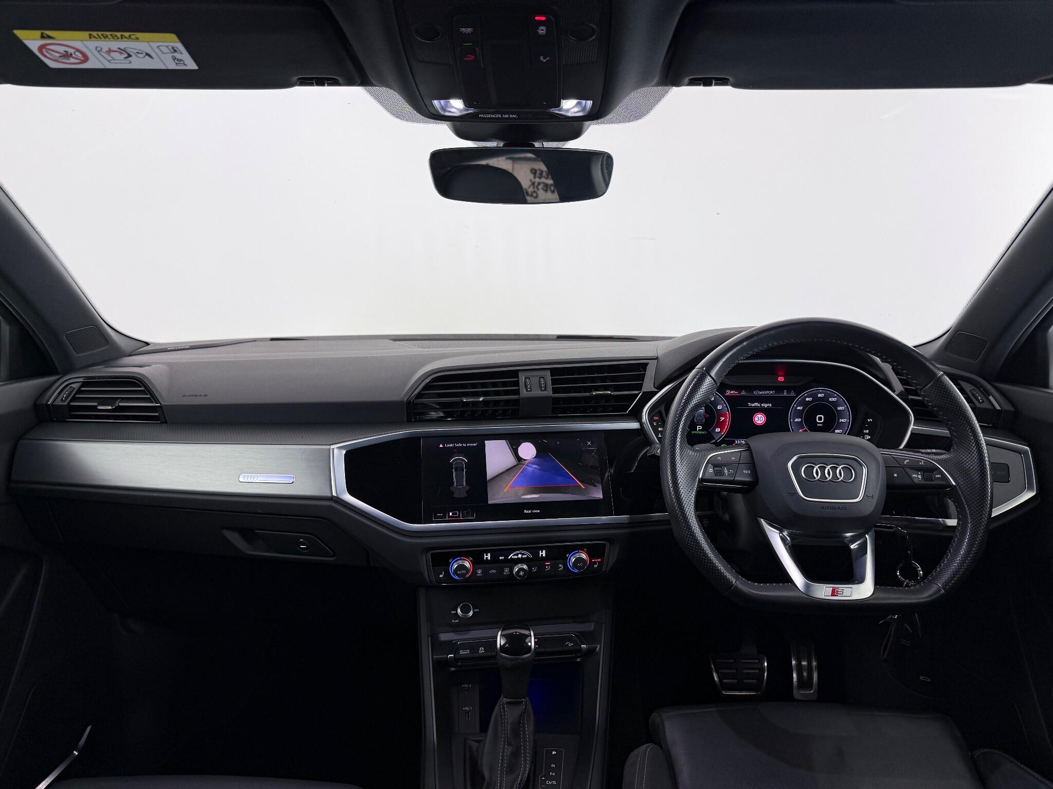 Audi Q3 view 18