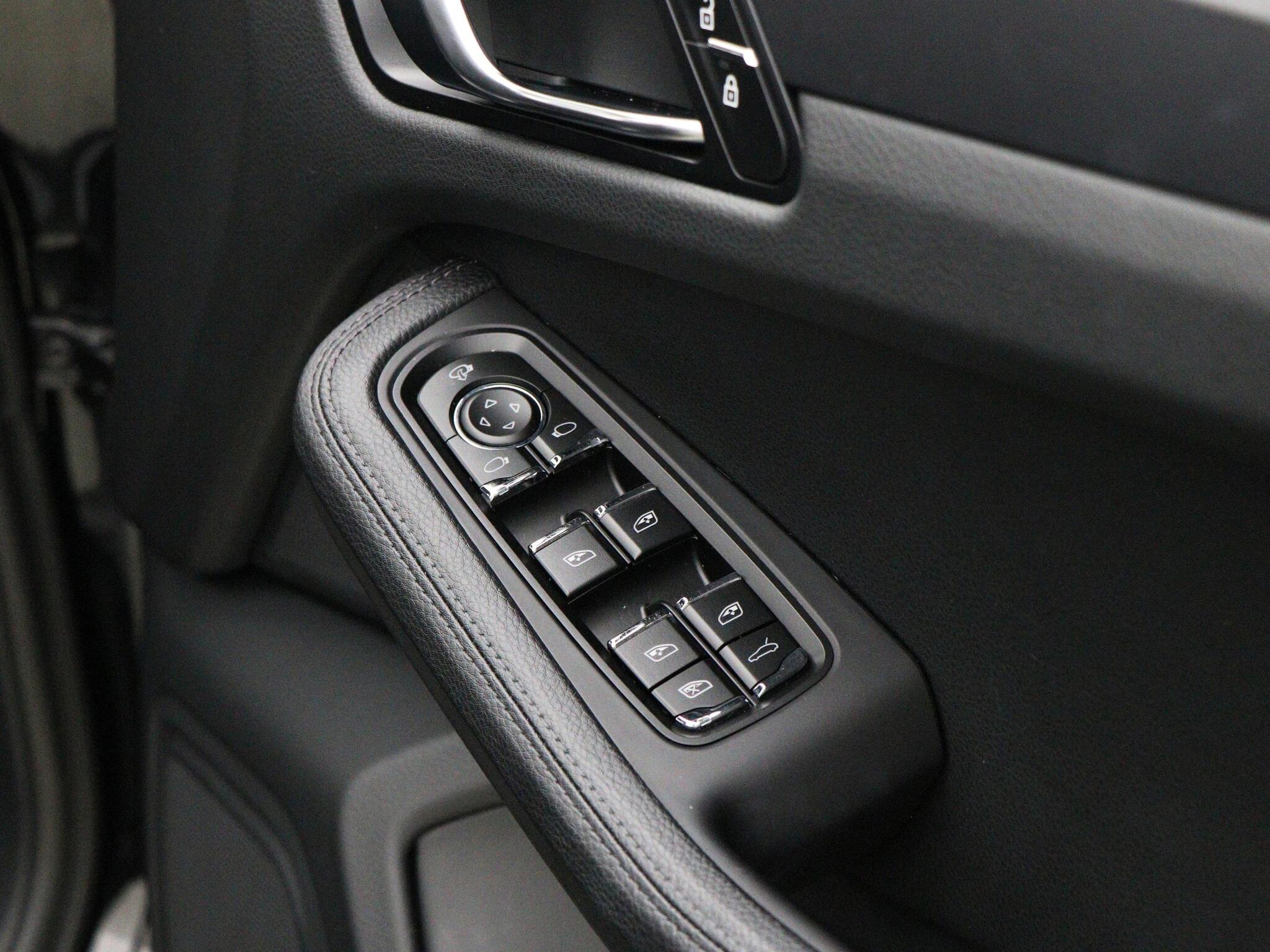 Porsche Macan view 39