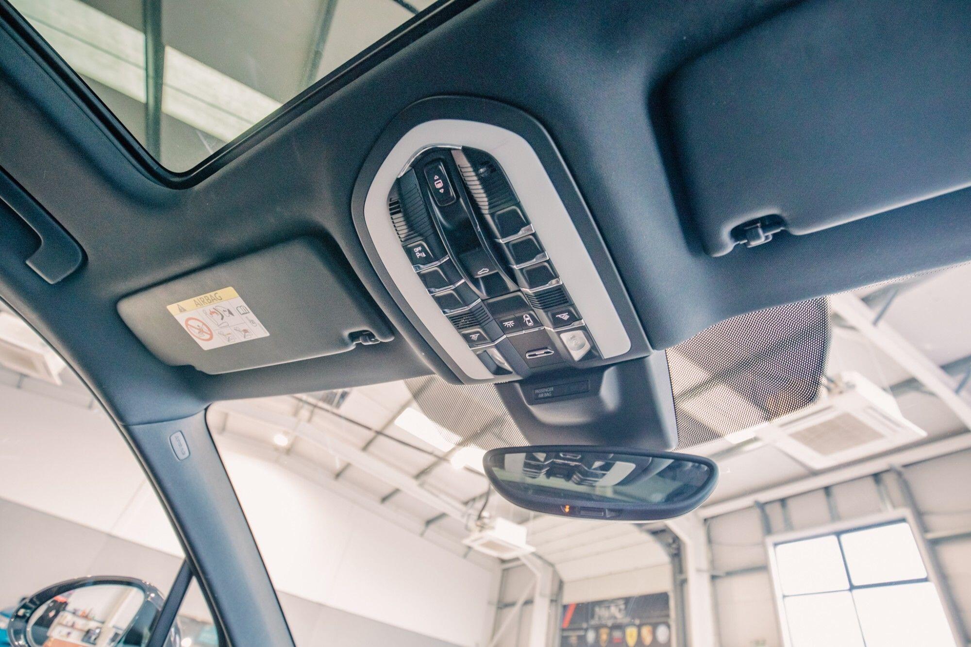 Porsche Macan view 24