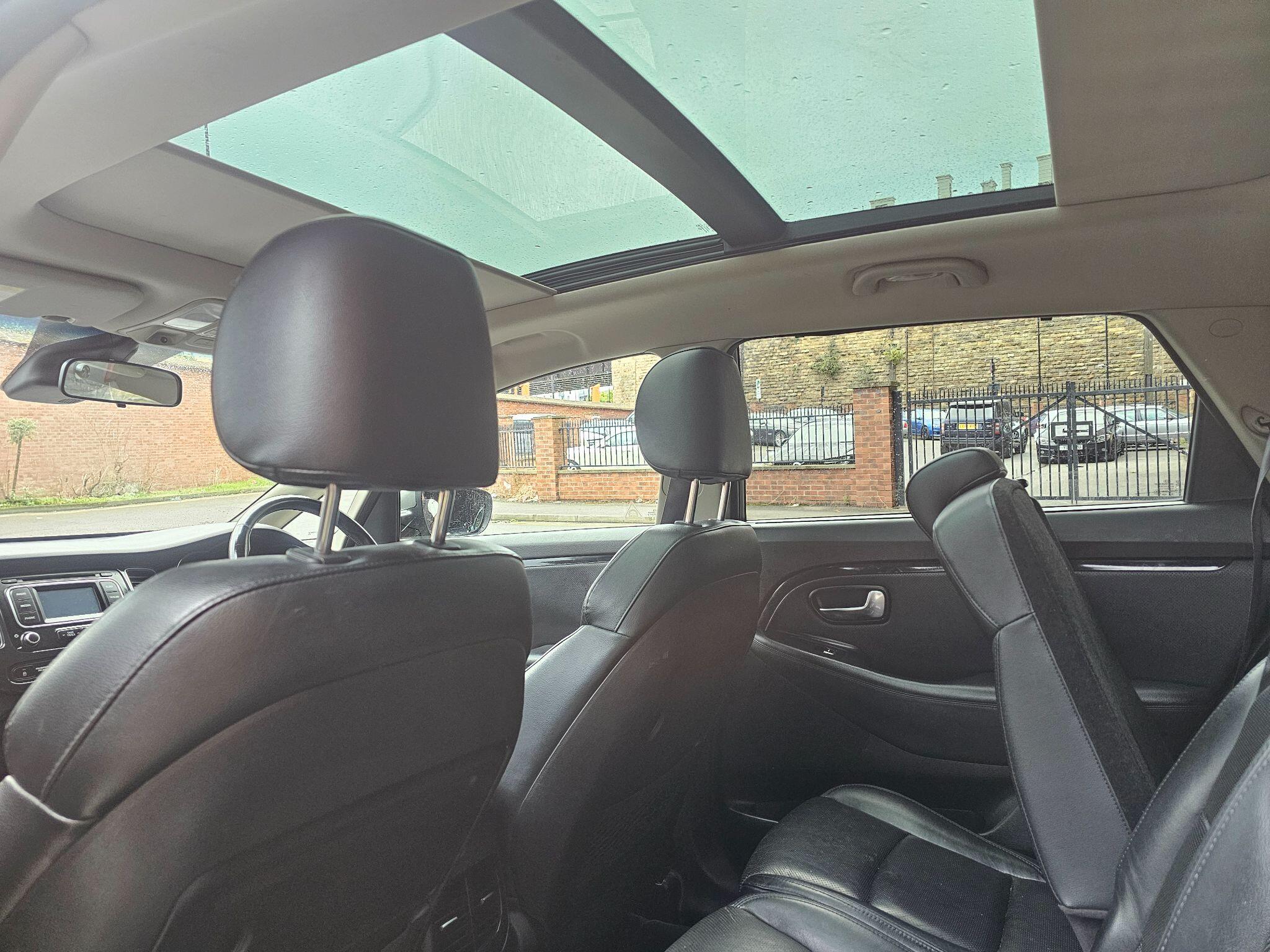 Kia Carens view 2