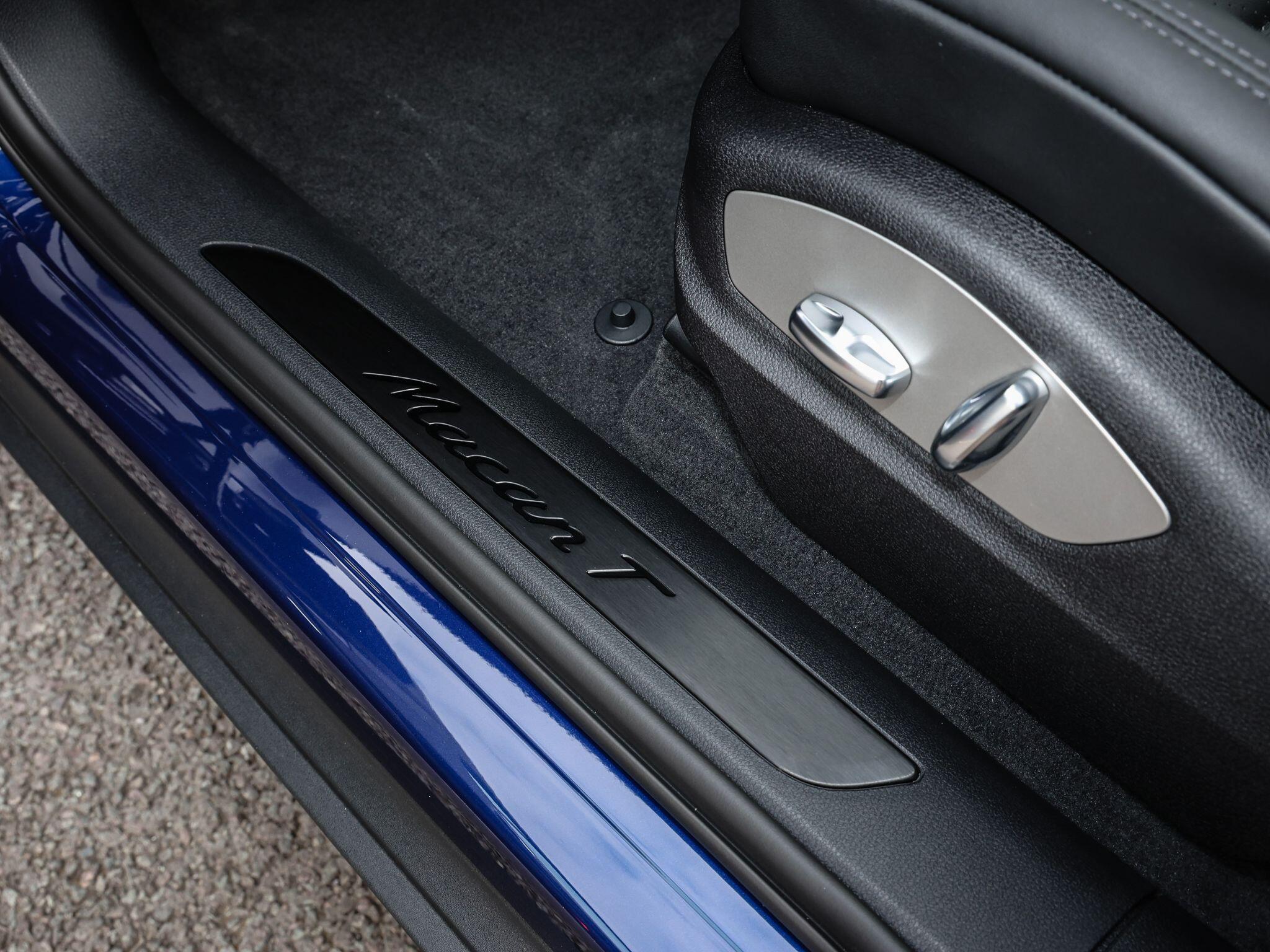 Porsche Macan view 25
