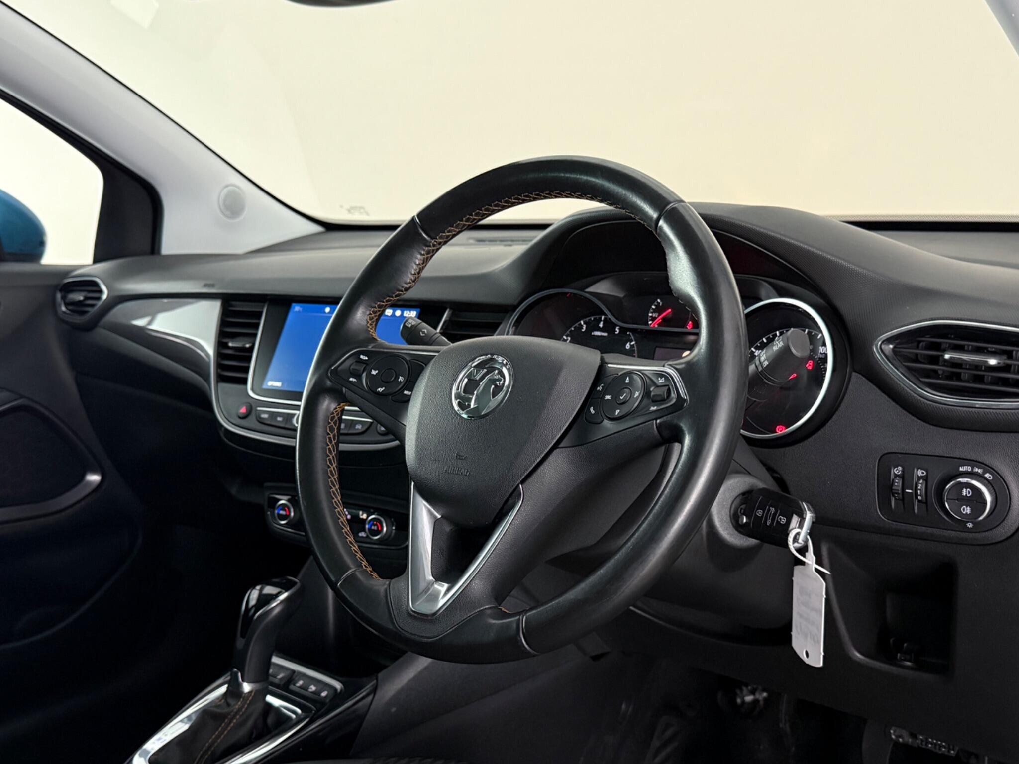 Vauxhall Crossland X view 3
