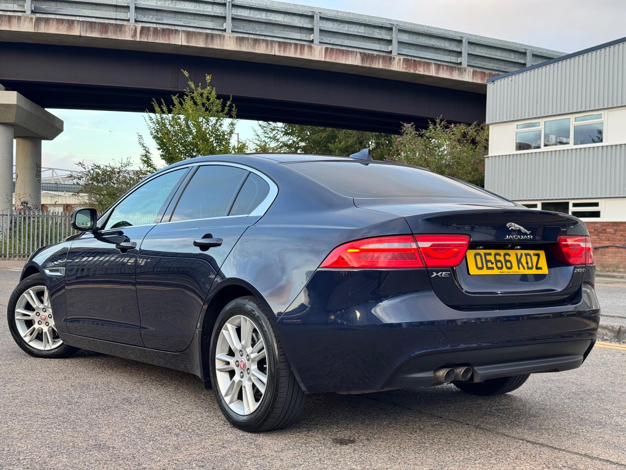 Jaguar Xe view 8