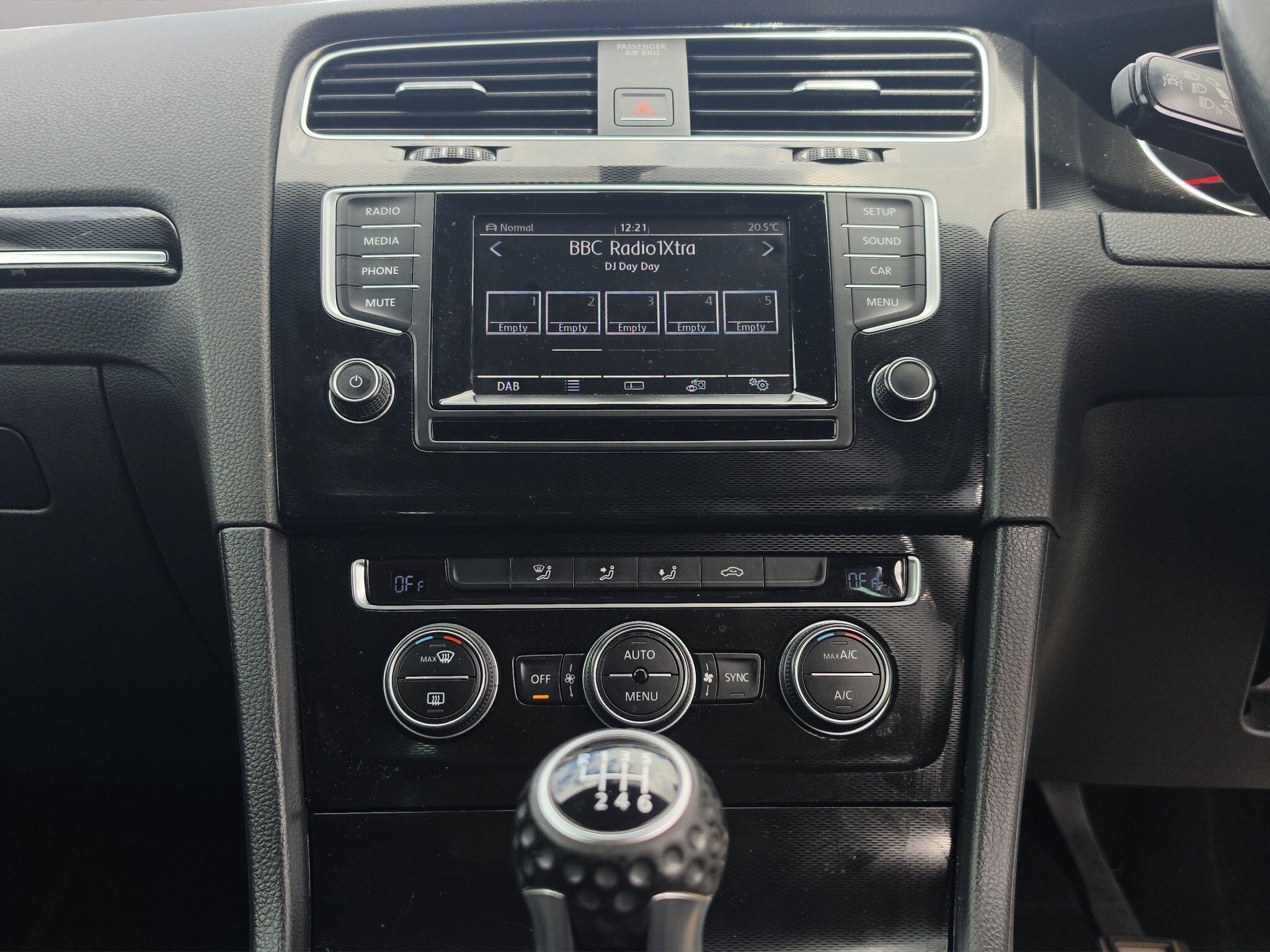 Volkswagen Golf view 21