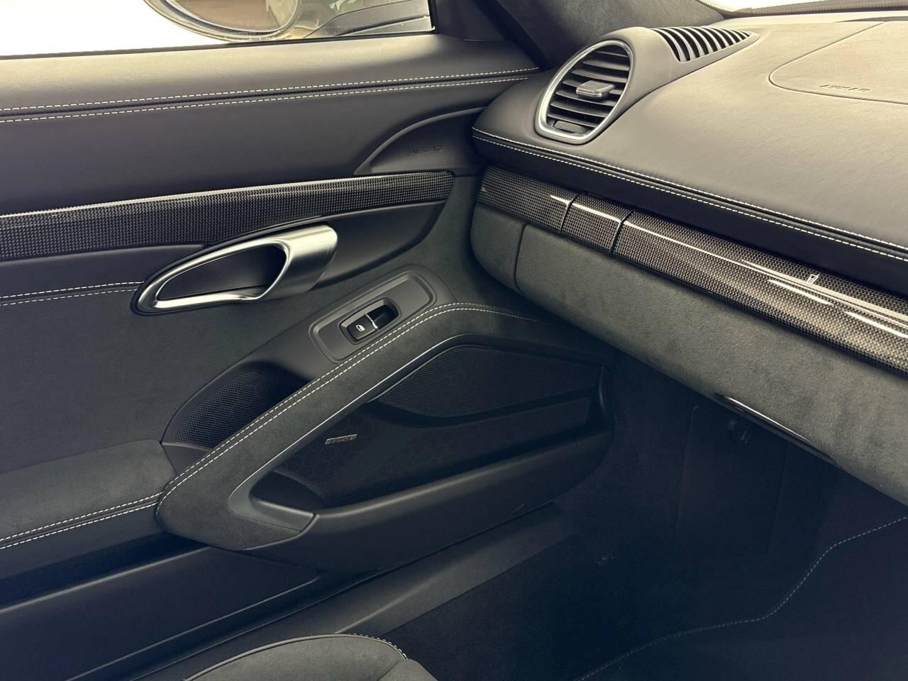 Porsche Cayman view 18