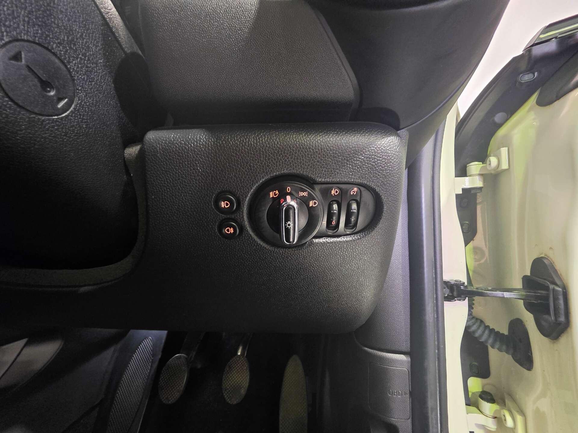 Mini Hatch view 17