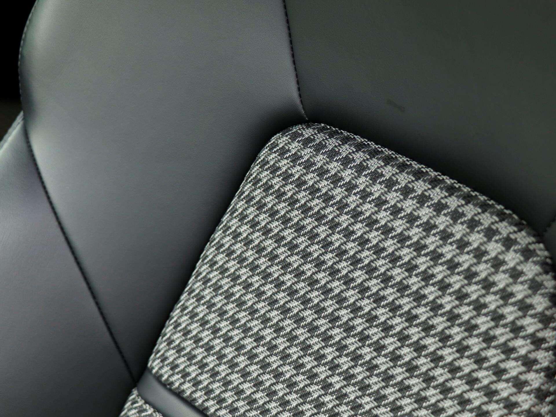Porsche Cayenne view 27