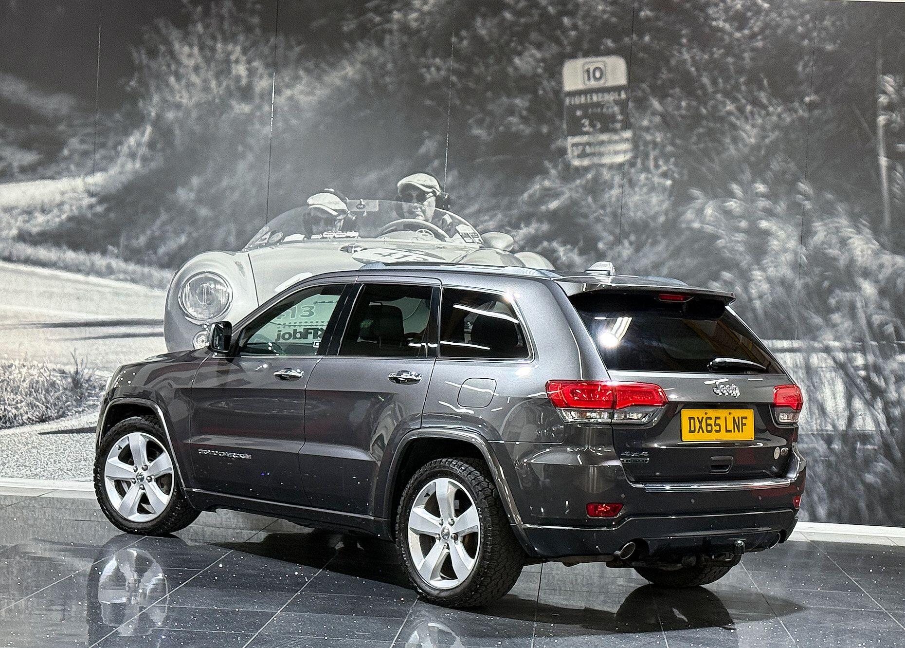 Jeep Grand Cherokee view 3