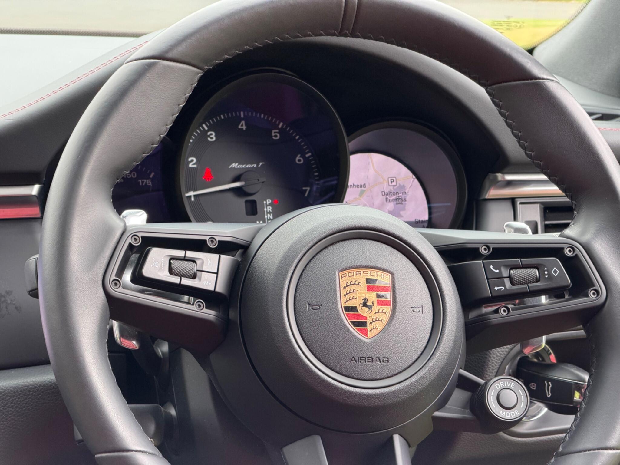 Porsche Macan view 16