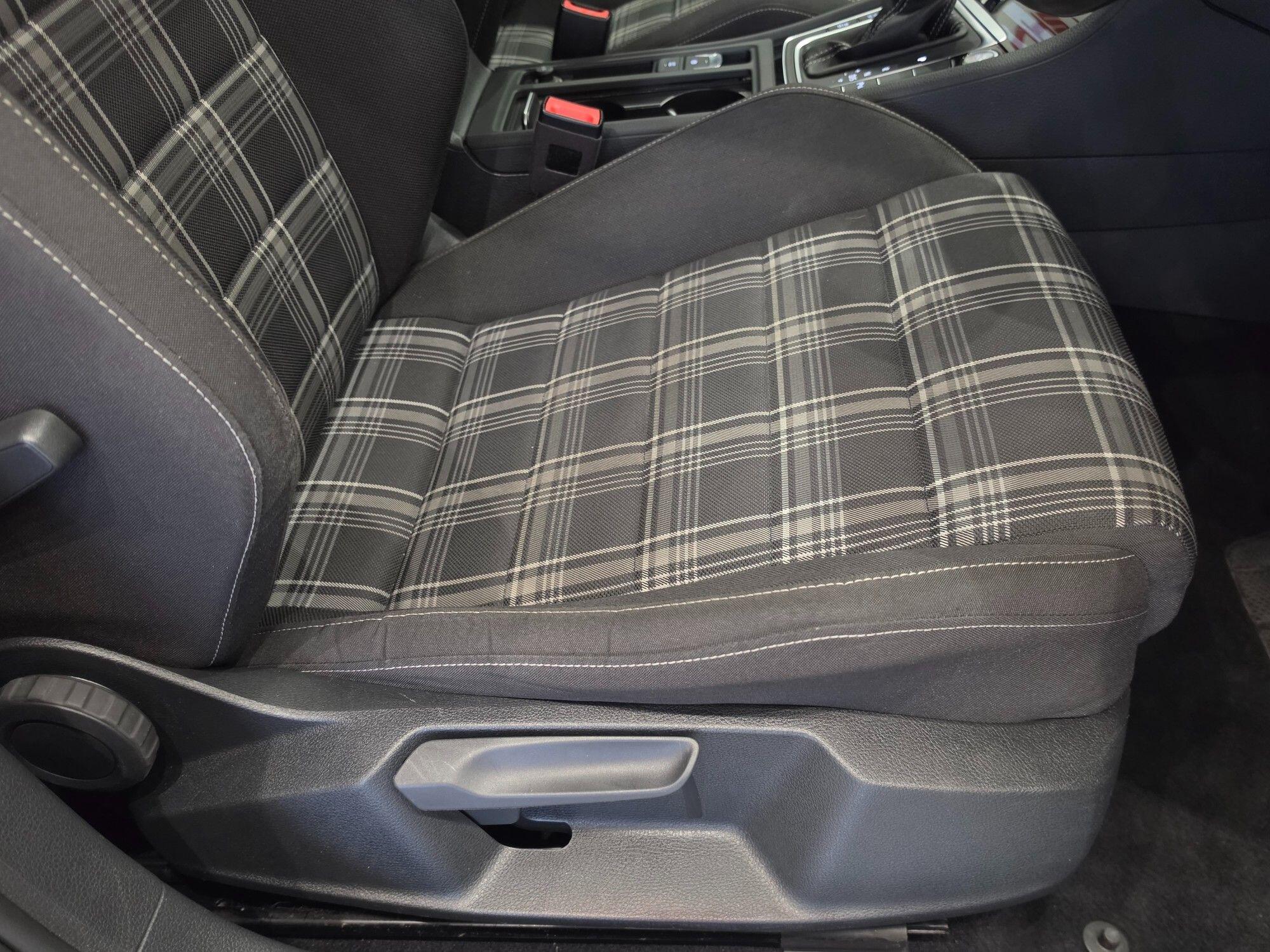 Volkswagen Golf view 18