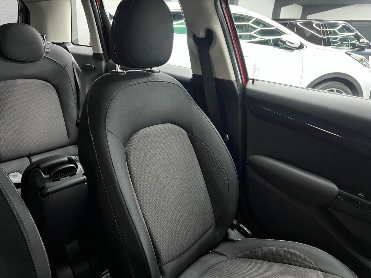 Mini Hatch view 36