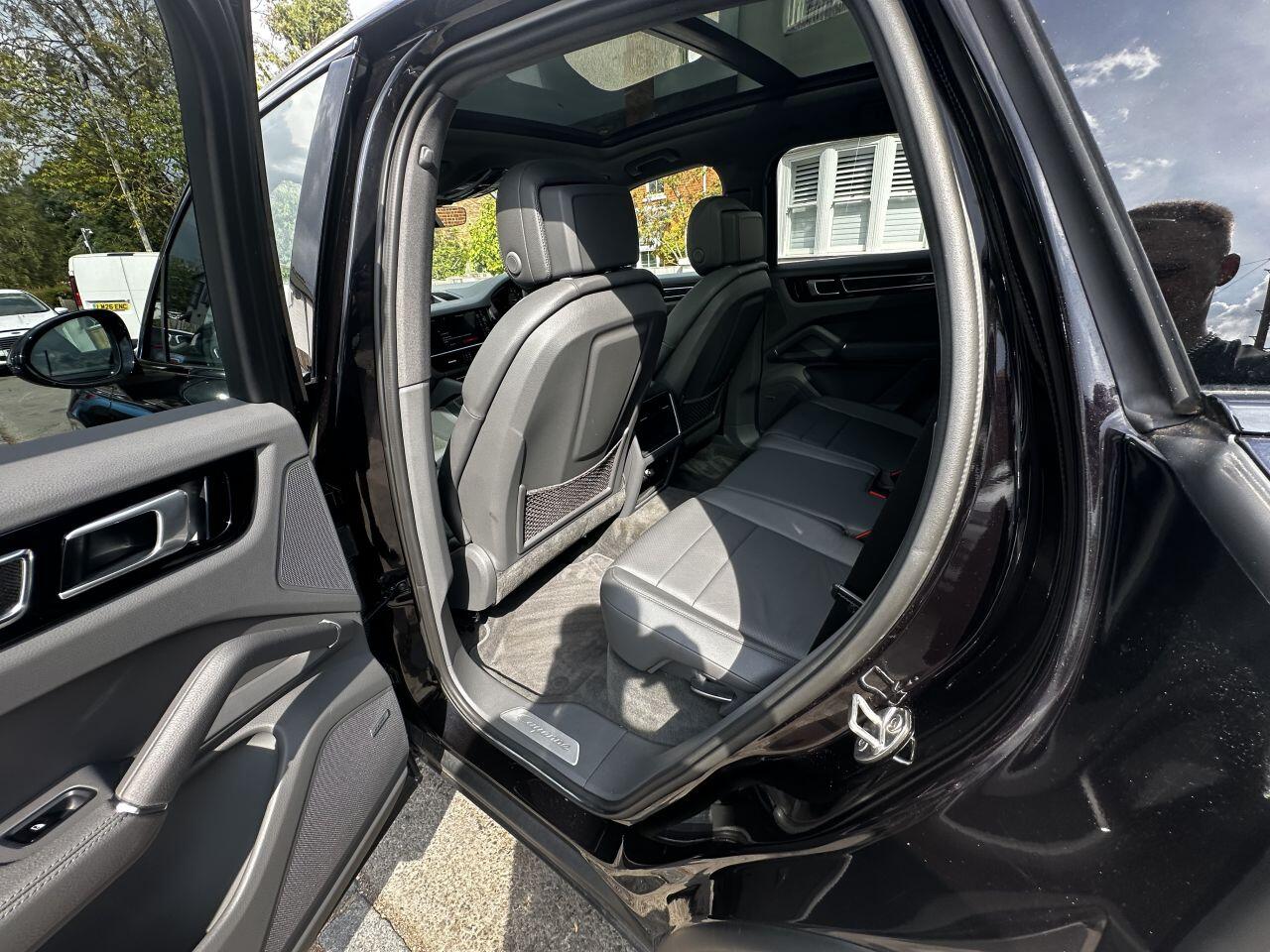 Porsche Cayenne view 31