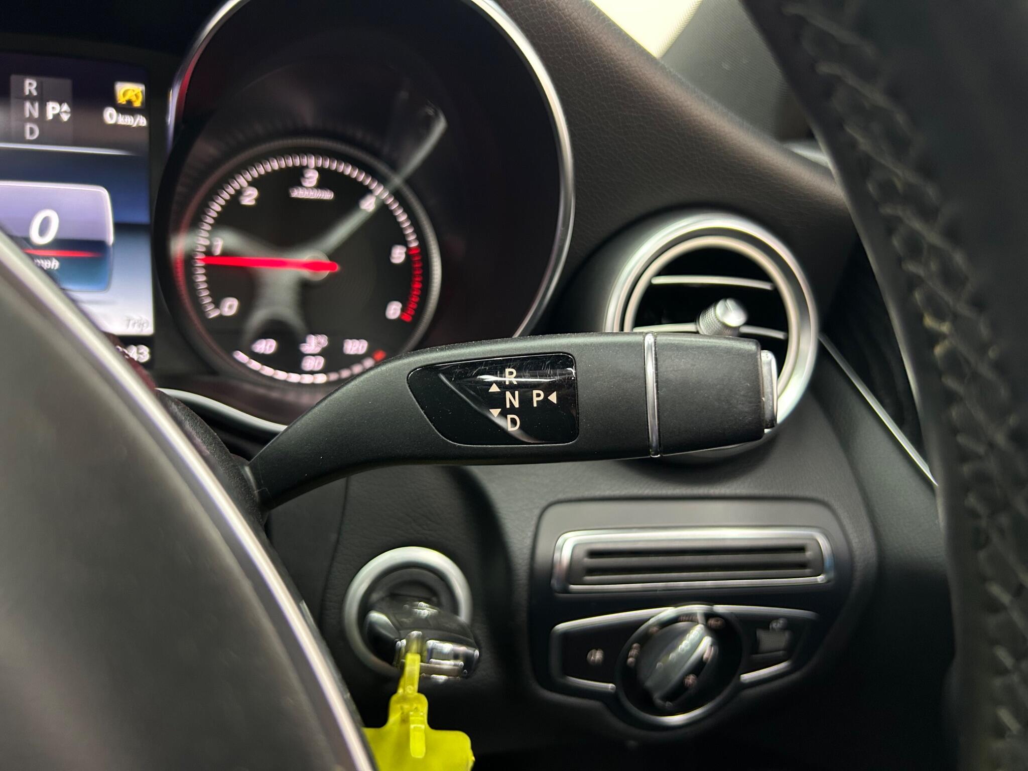 Mercedes-Benz C Class view 25
