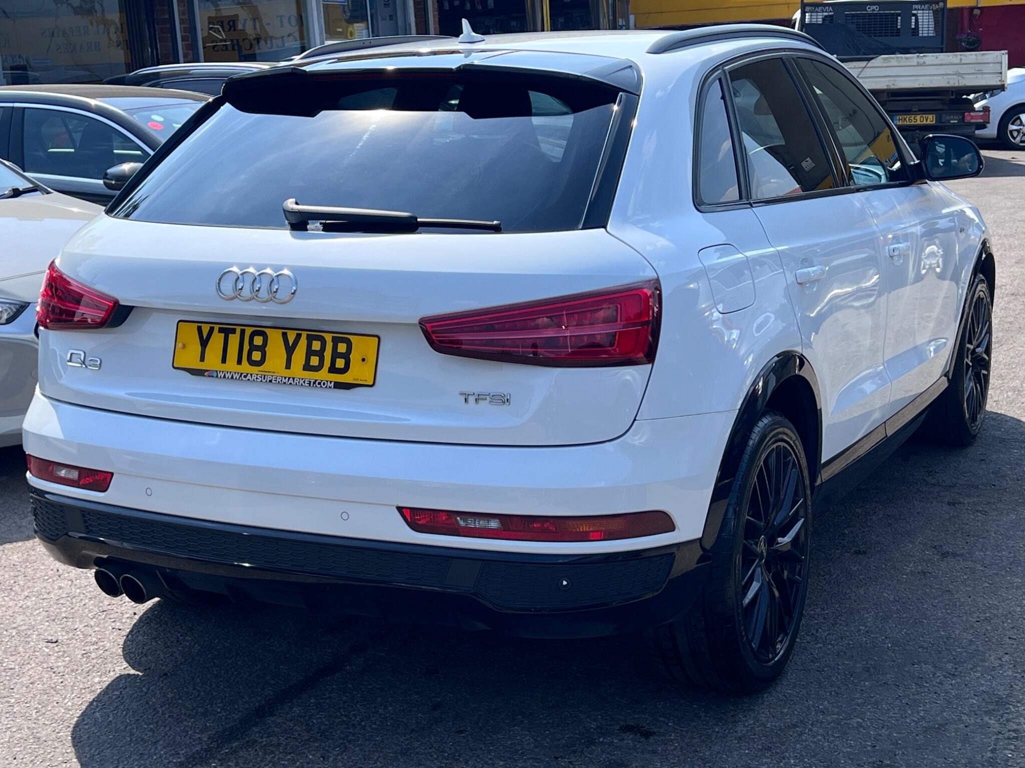 Audi Q3 view 9