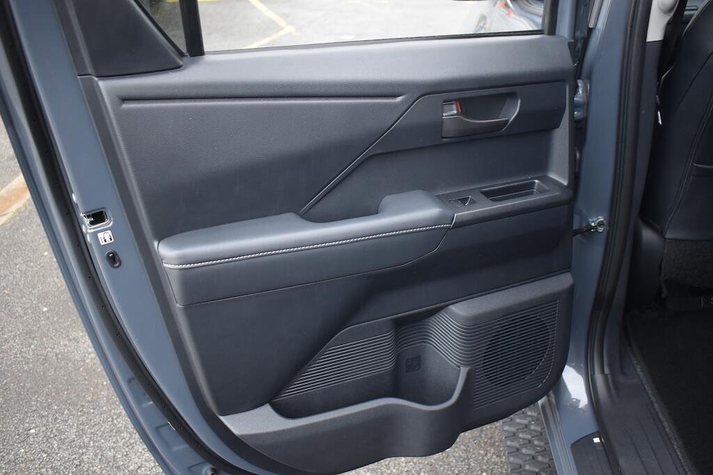 Toyota Hilux view 42