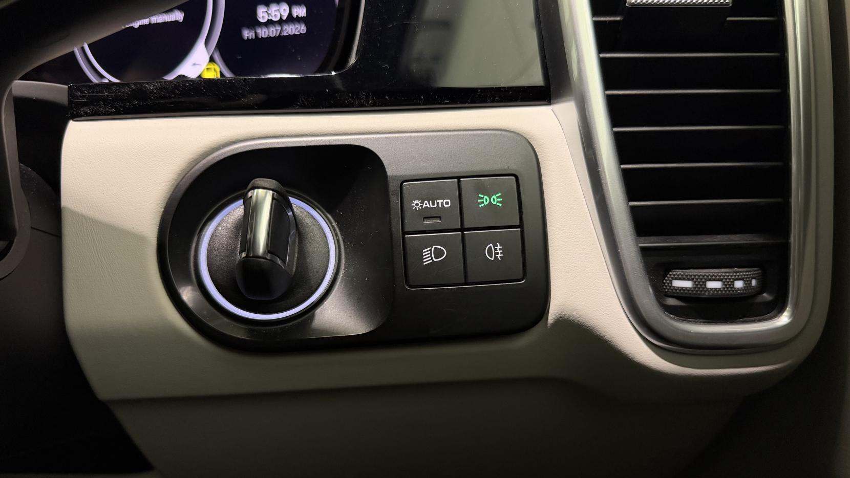 Porsche Cayenne view 28