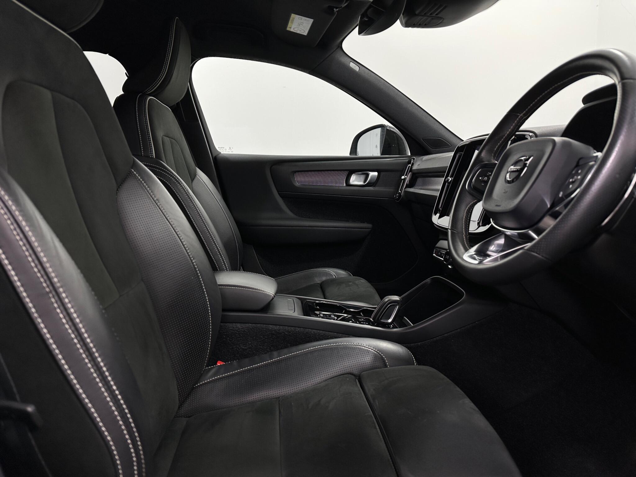 Volvo XC40 view 29