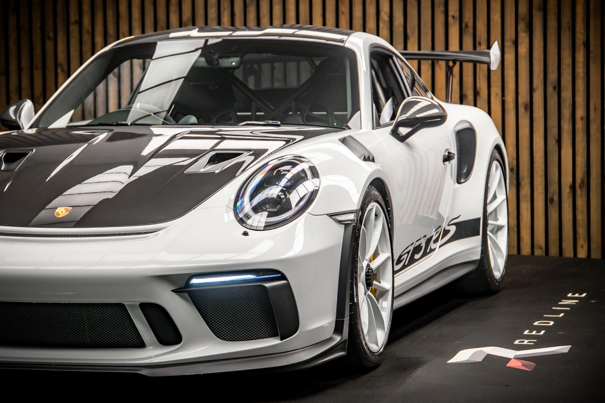 Porsche 911 view 13