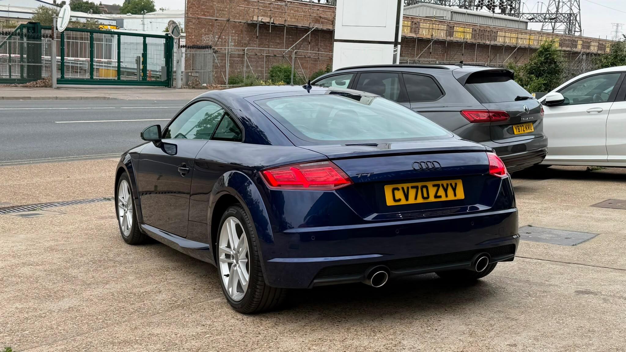Audi TT view 11