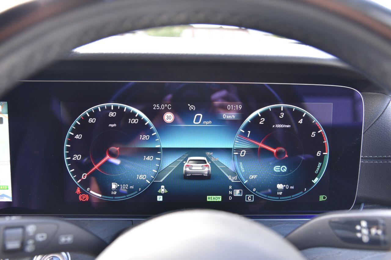 Mercedes-Benz E Class view 29