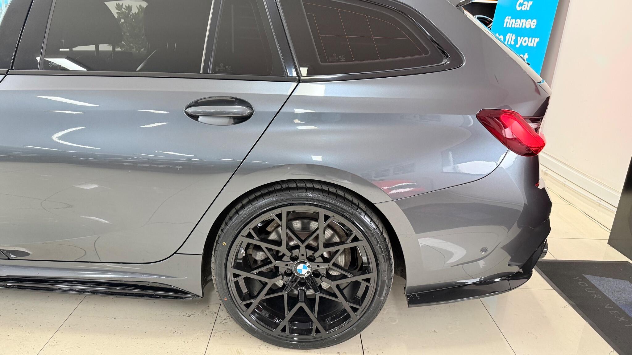BMW 3 Series view 38