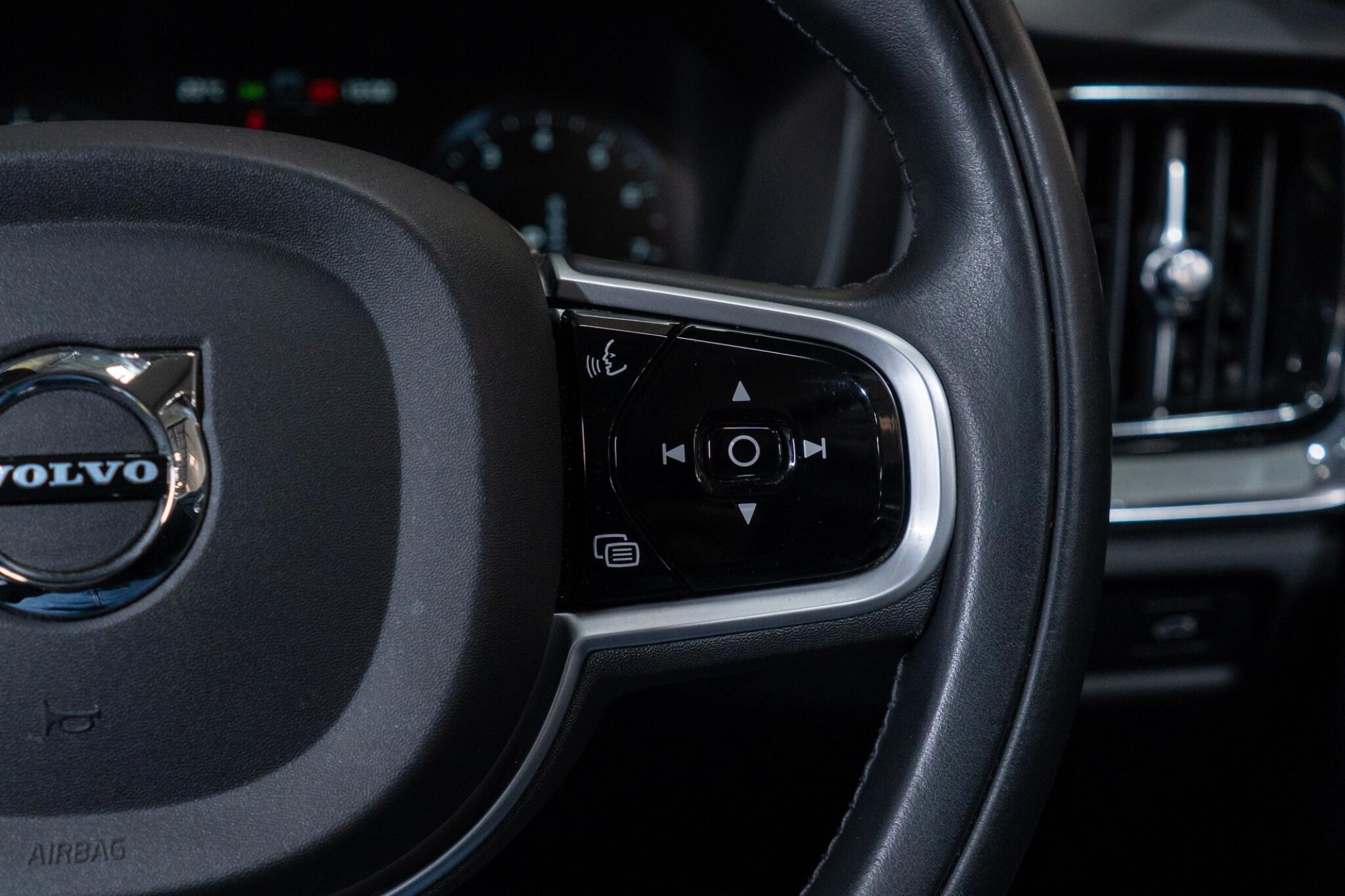 Volvo V60 Cross Country view 29