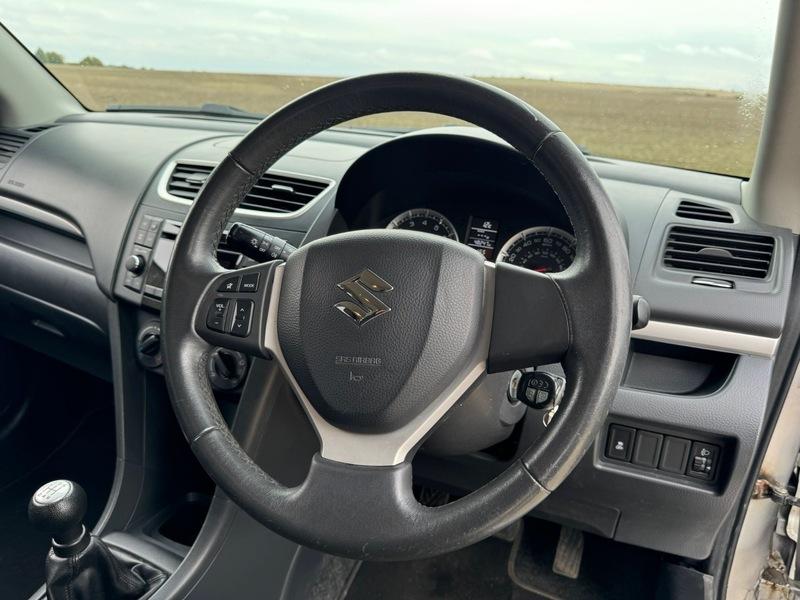 2013 Suzuki Swift image 25