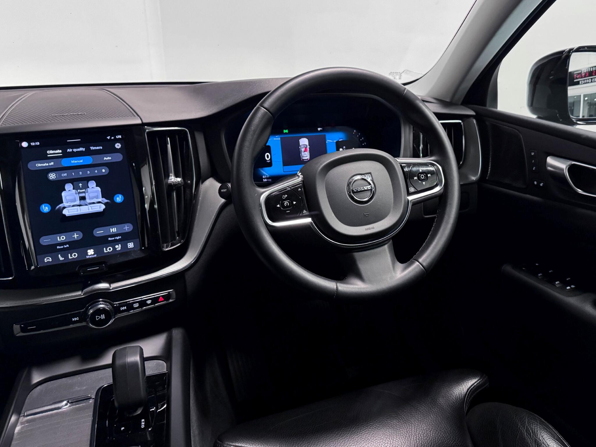 Volvo XC60 view 21