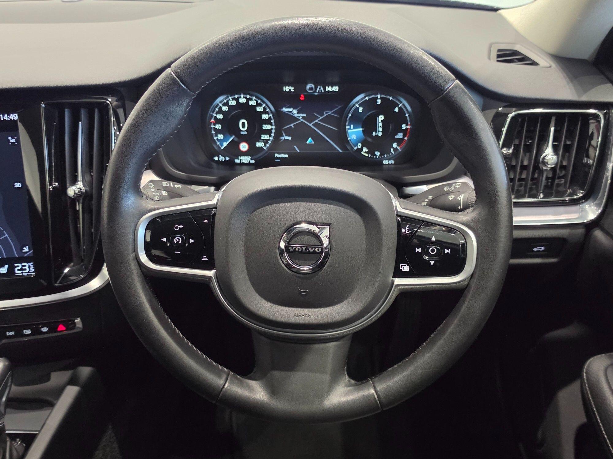 Volvo V60 Cross Country view 26