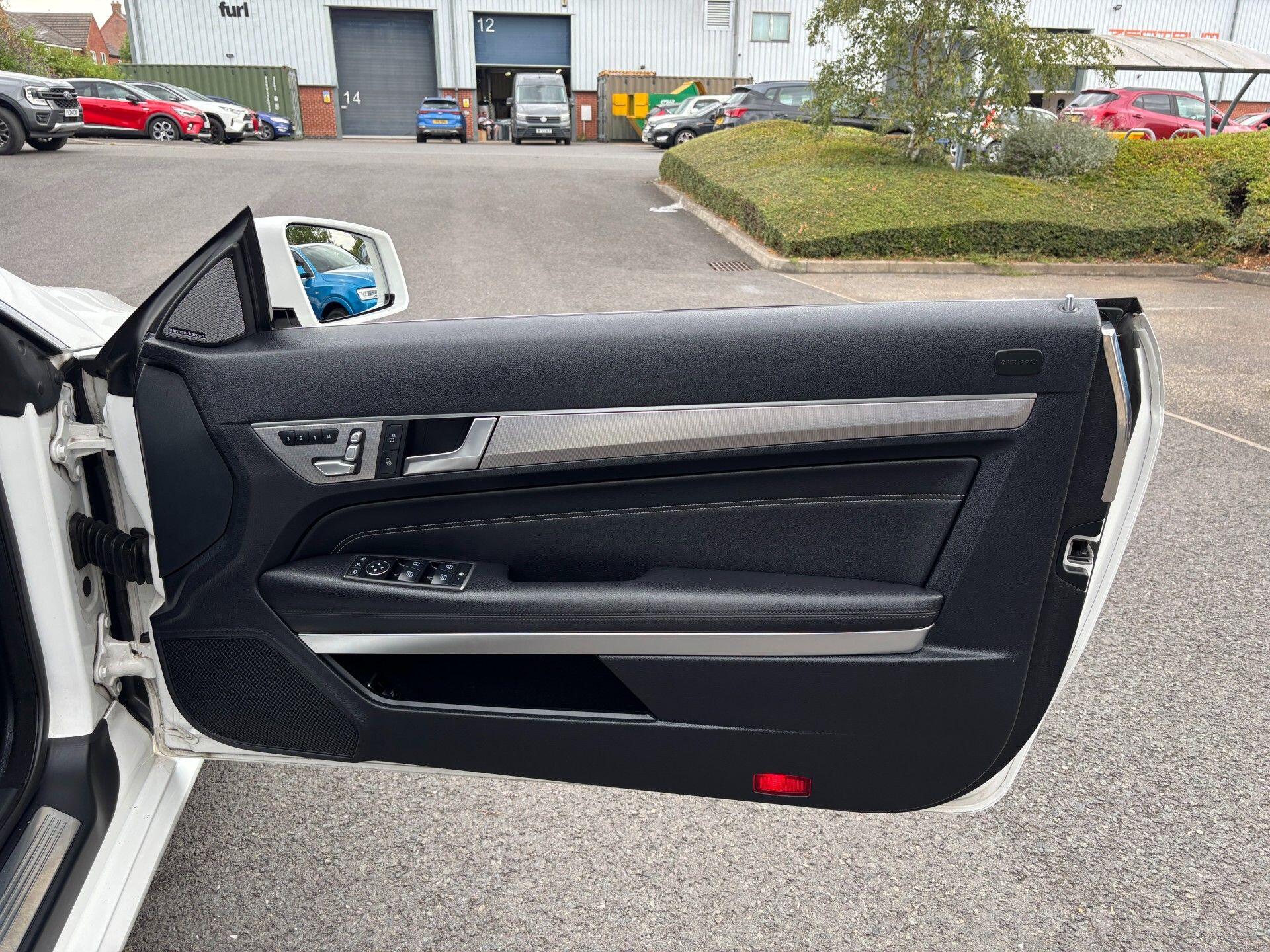 Mercedes-Benz E Class view 29