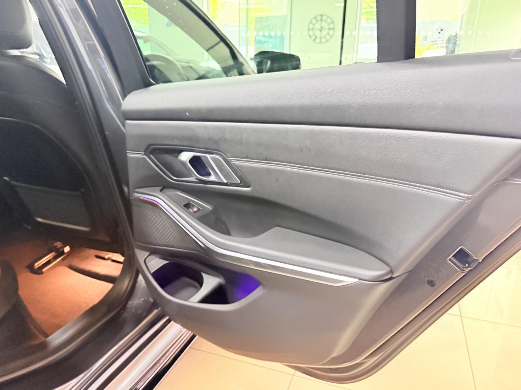 BMW 3 Series view 41