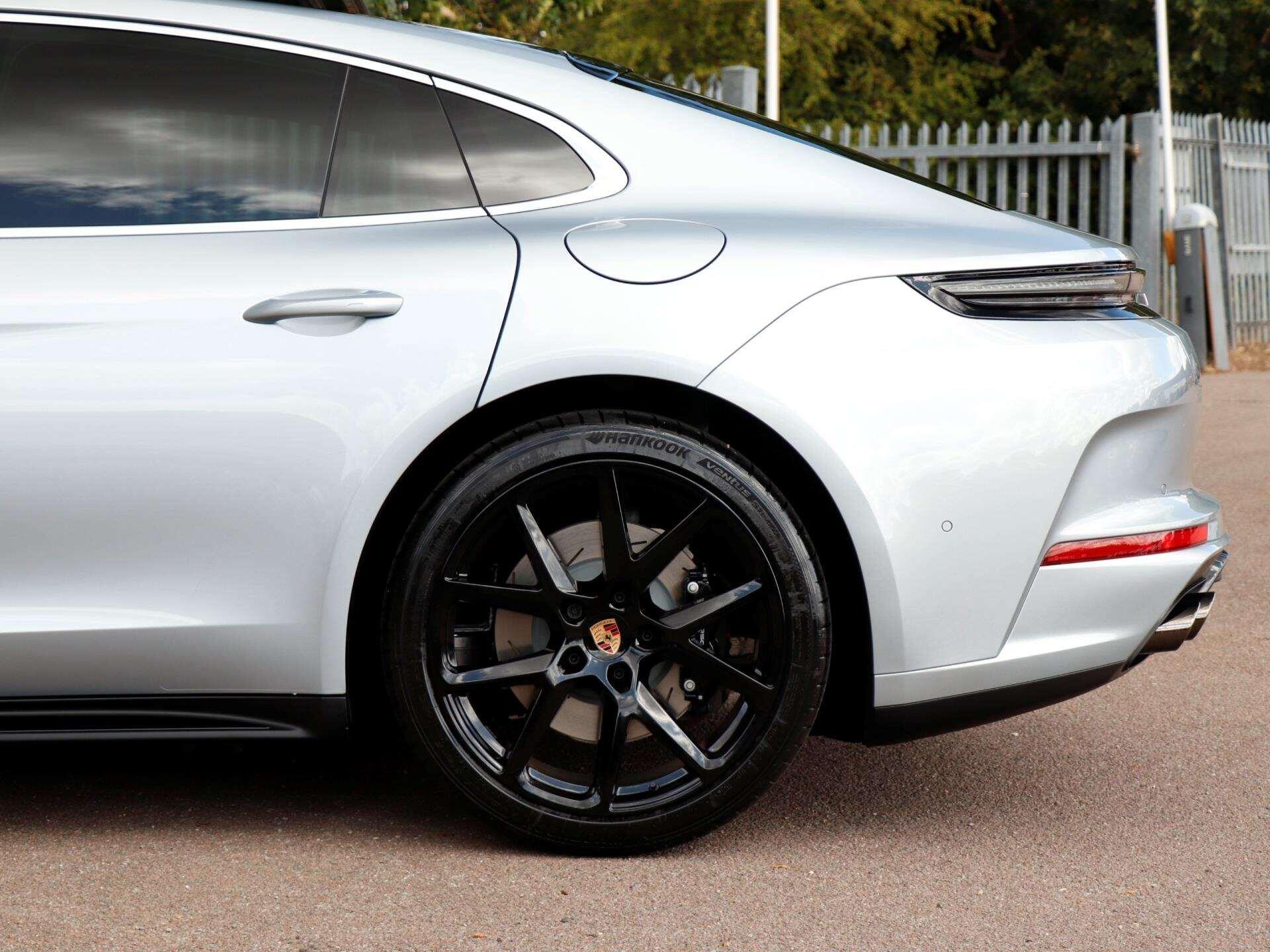 Porsche Panamera view 32
