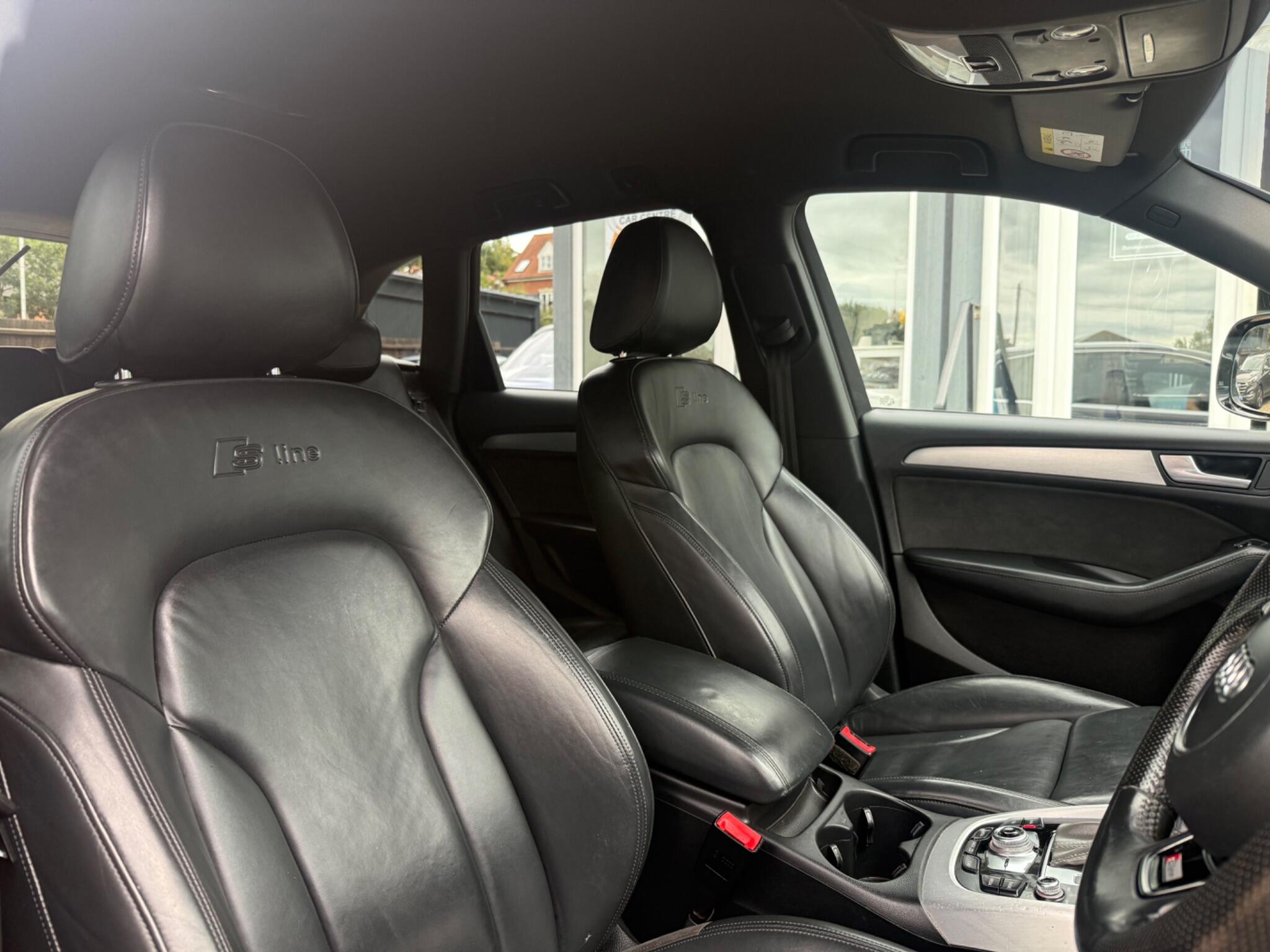 Audi Q5 view 10
