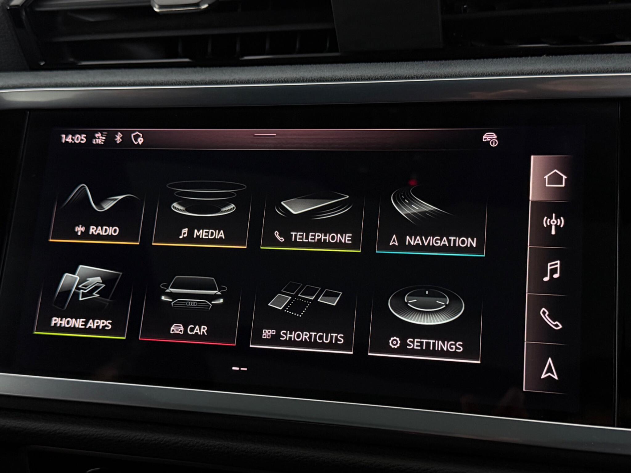 Audi Q3 view 24