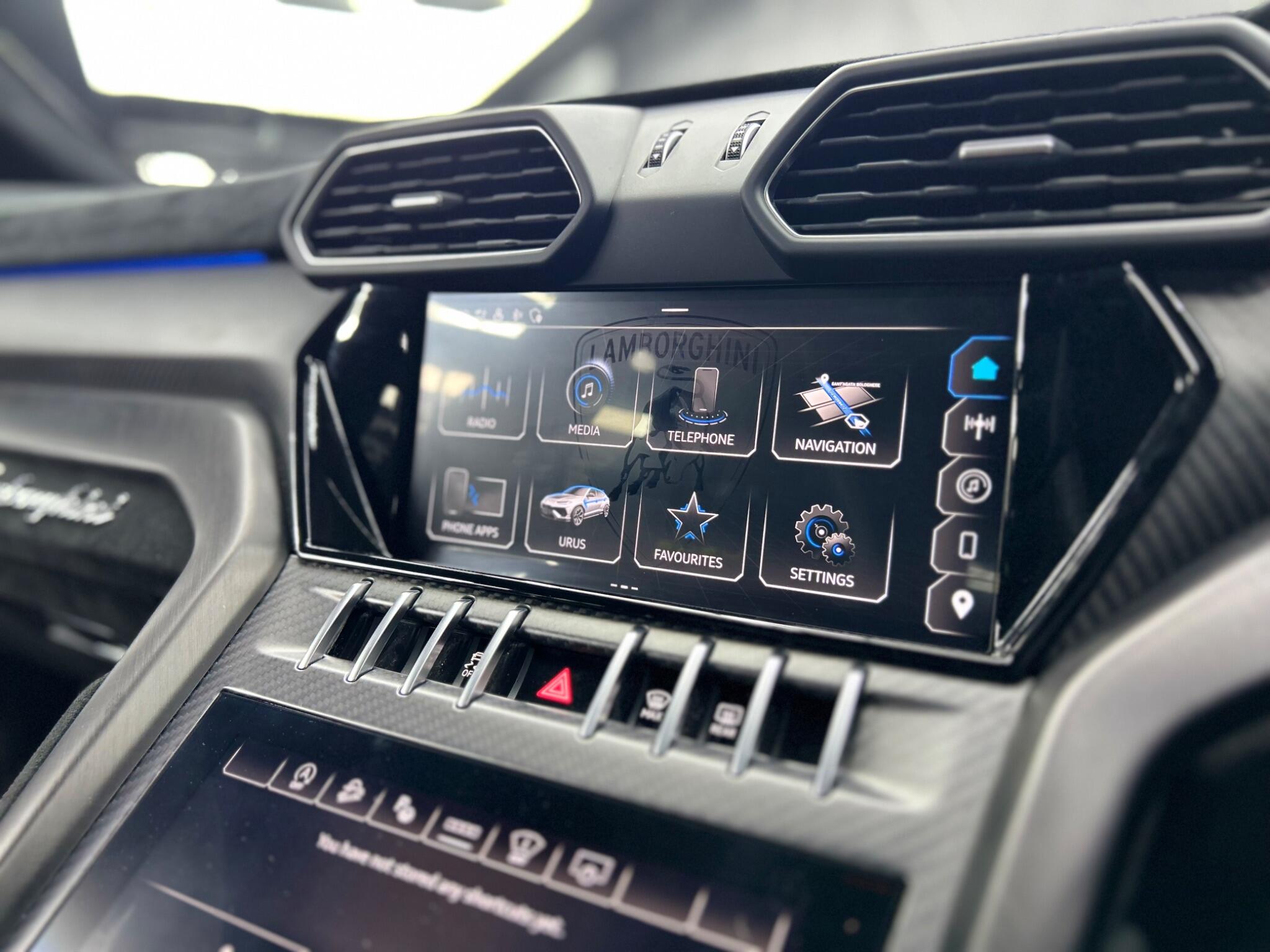 Lamborghini Urus view 52