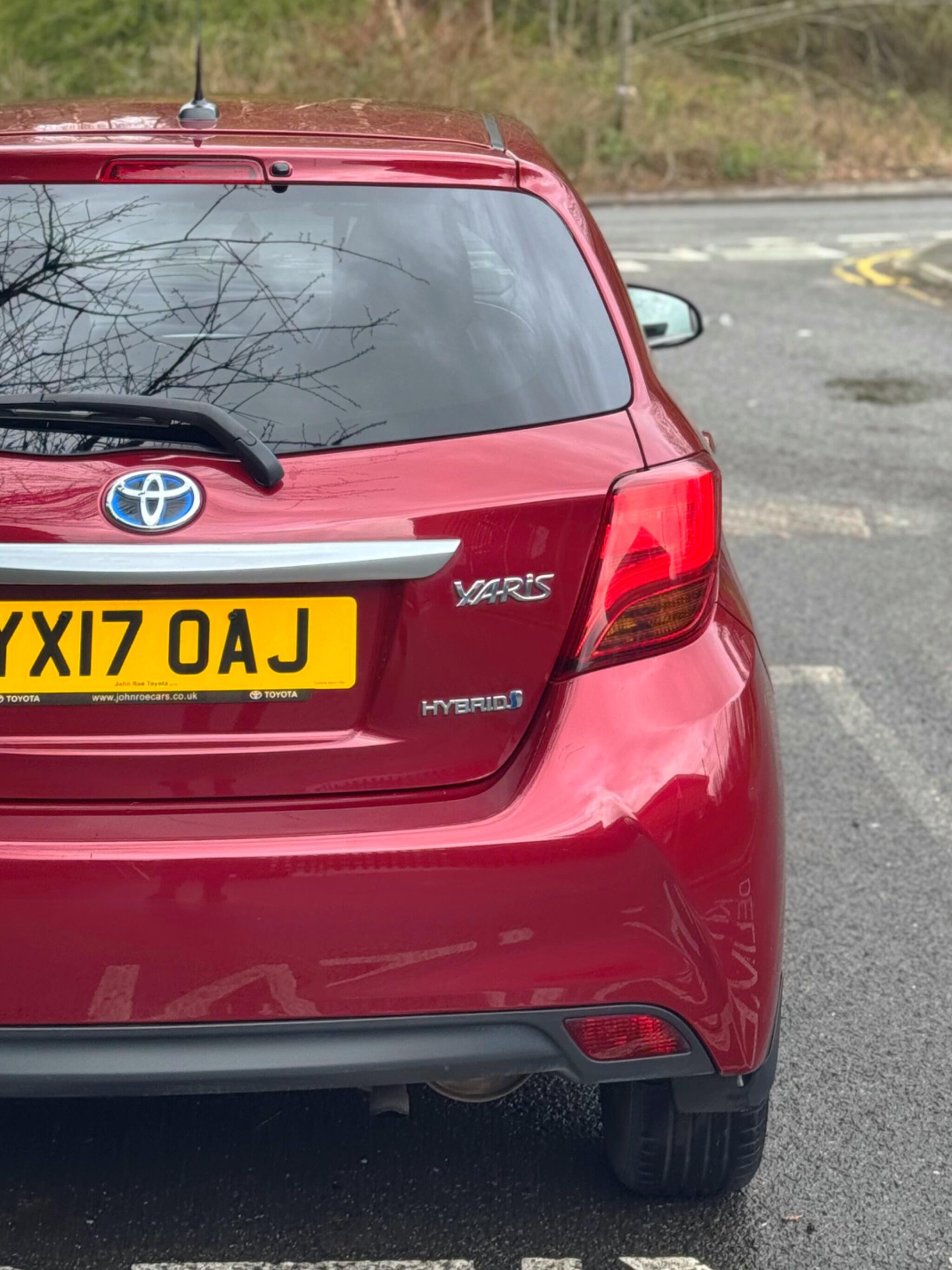 2017 Toyota Yaris 1.5 VVT-h Excel E-CVT Euro 6 (s/s) 5dr (15in Alloy) image 30