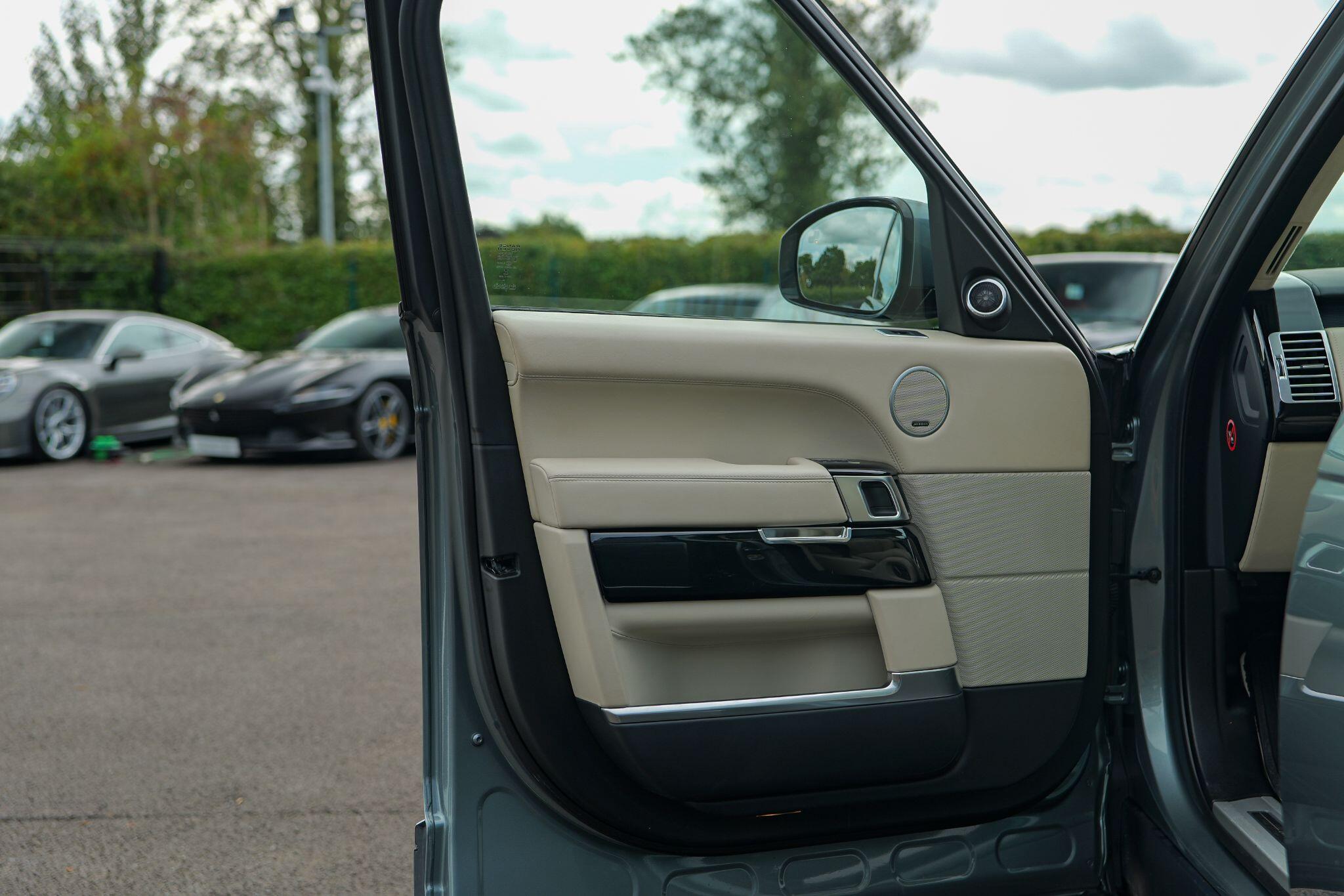 Land Rover Range Rover view 31