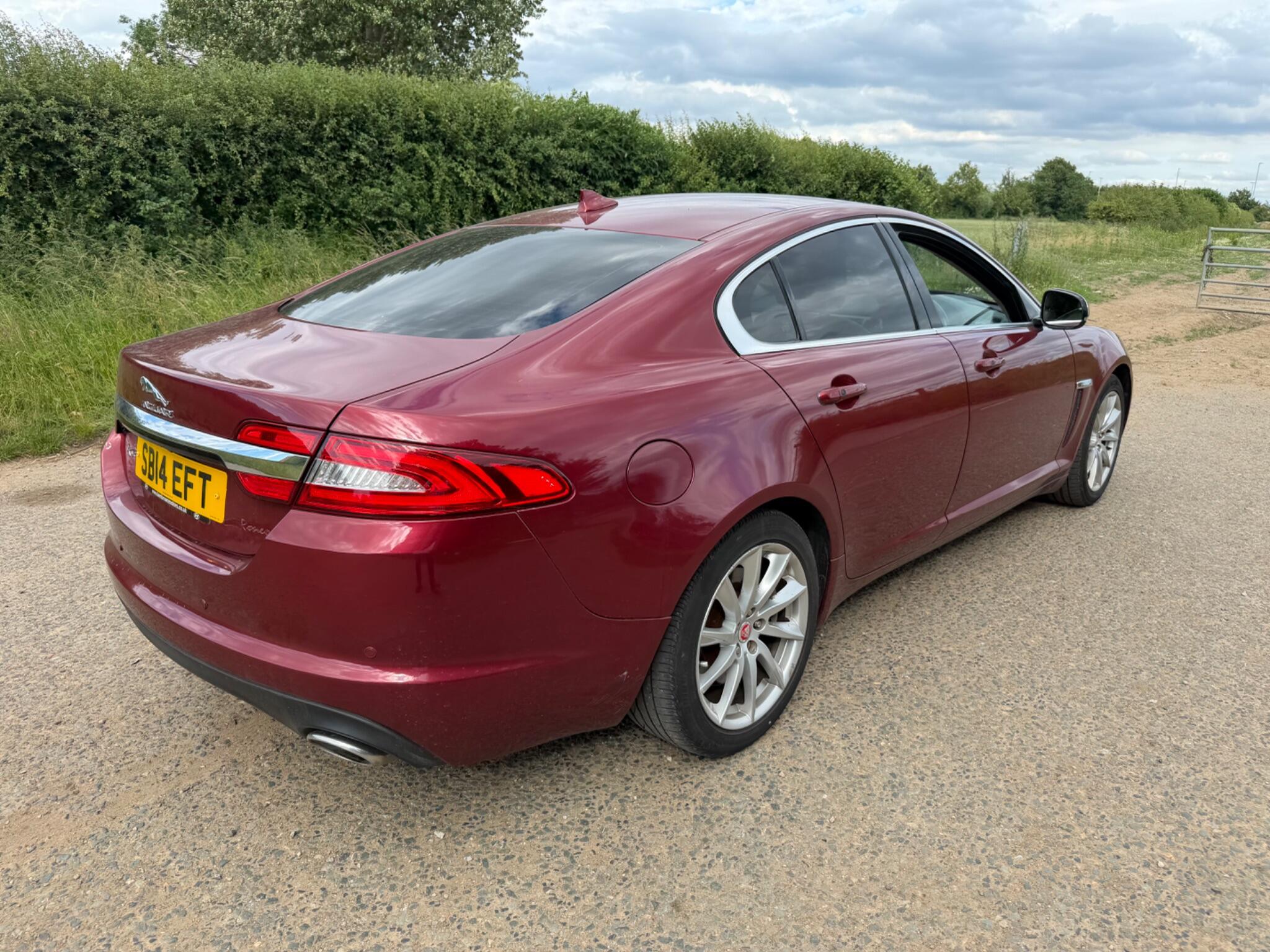Jaguar XF view 41