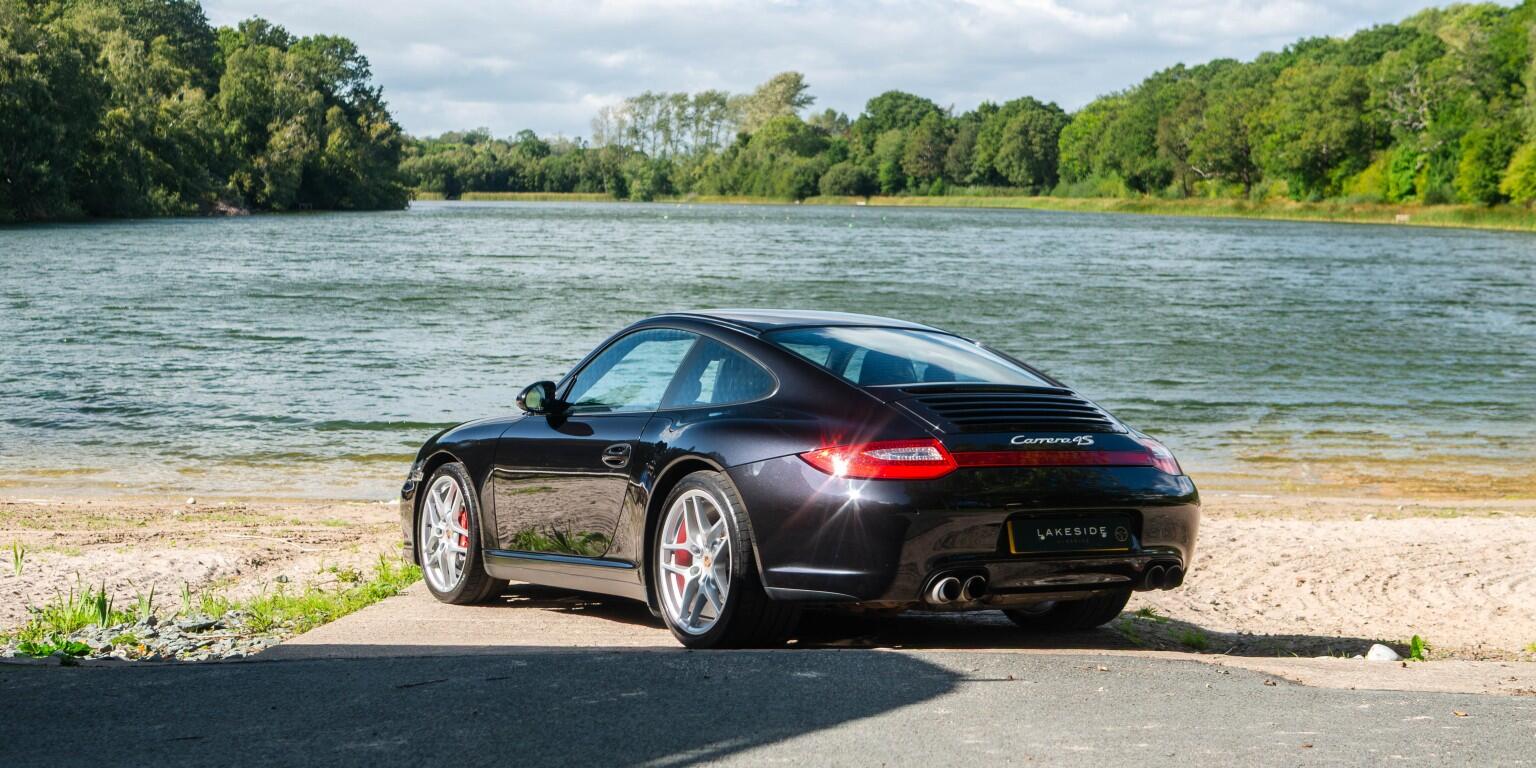 Porsche 911 view 4