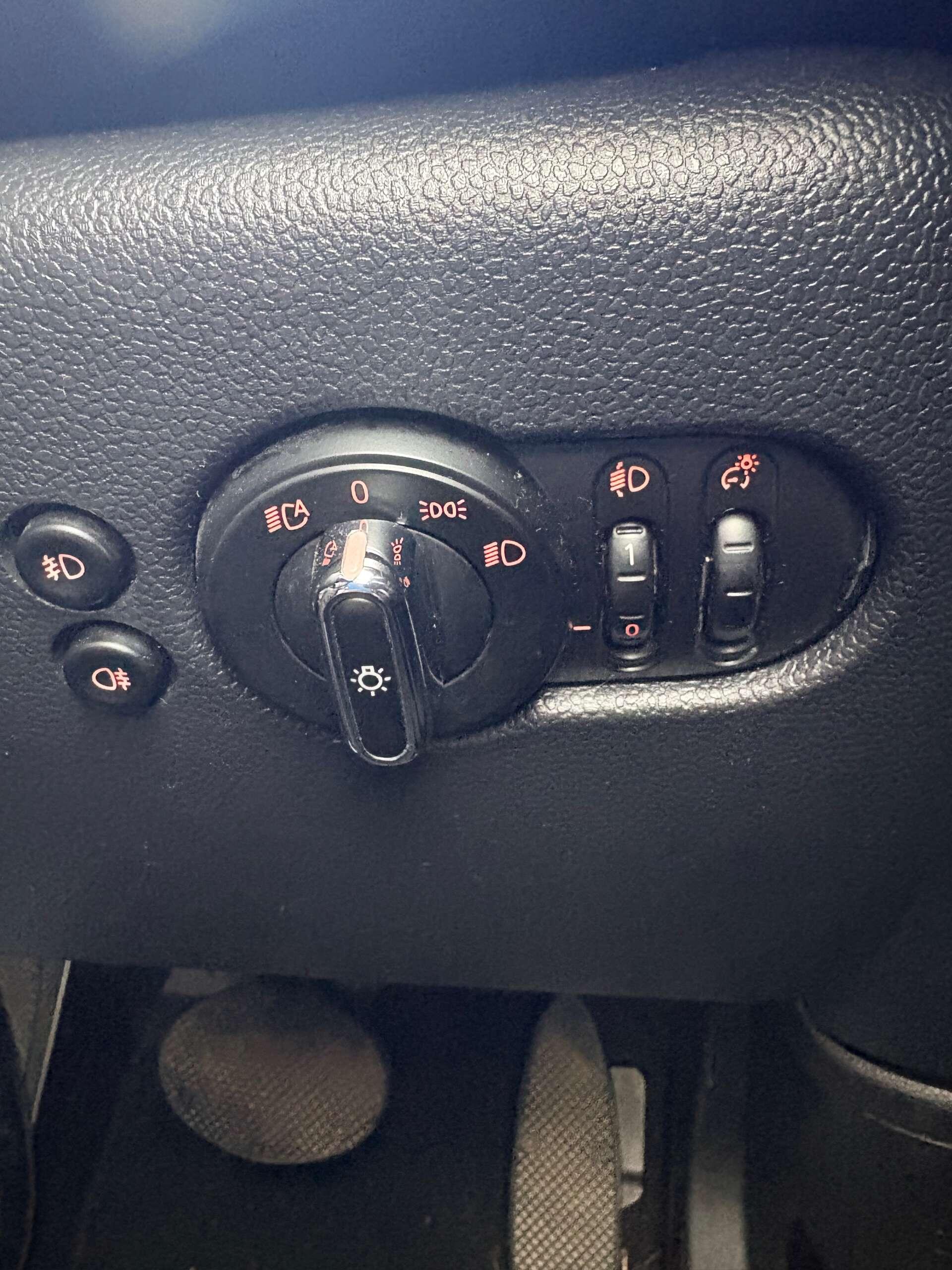 Mini Electric Hatch view 13